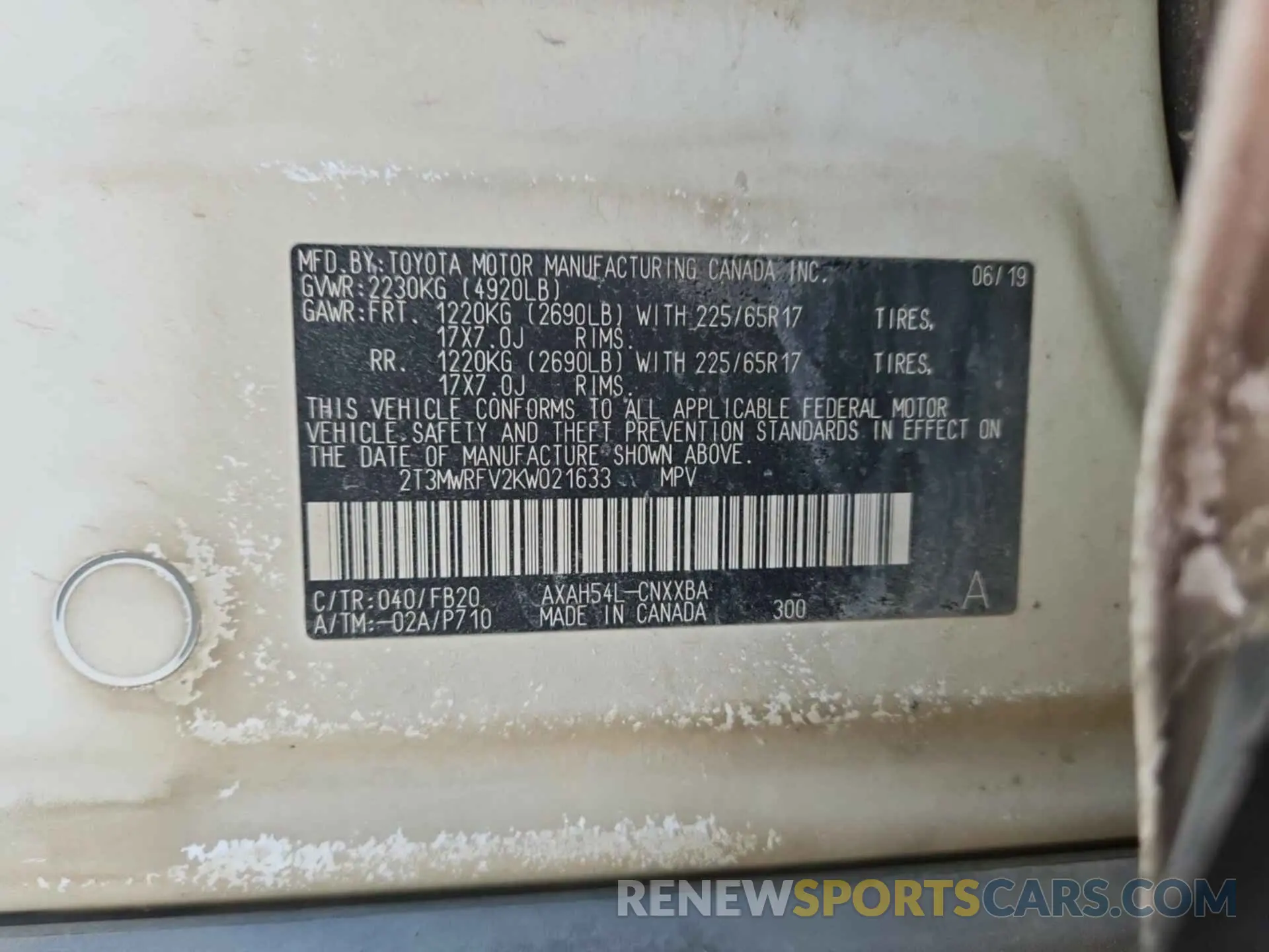 33 Photograph of a damaged car 2T3MWRFV2KW021633 TOYOTA RAV4 2019