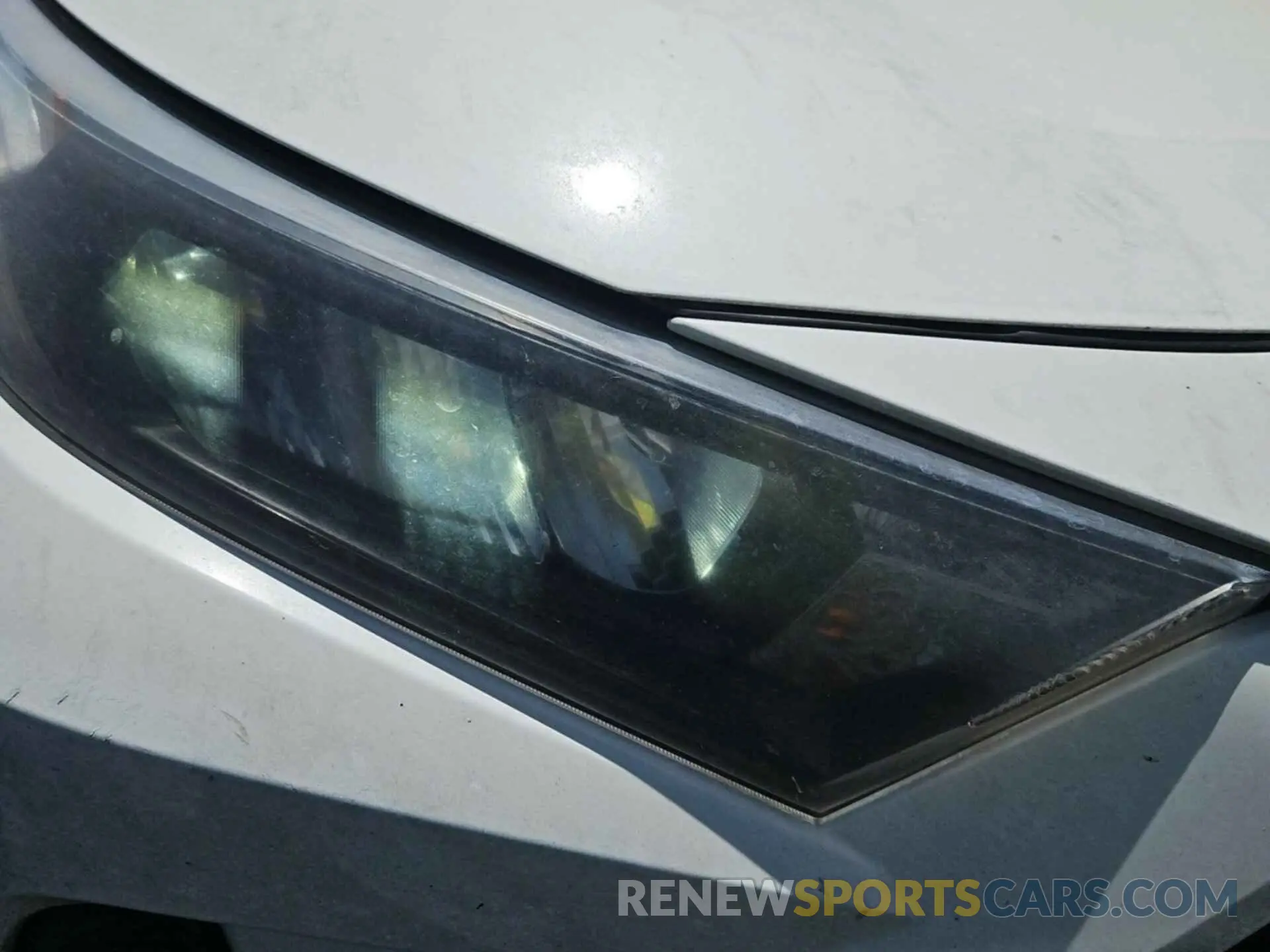 5 Photograph of a damaged car 2T3MWRFV2KW021633 TOYOTA RAV4 2019