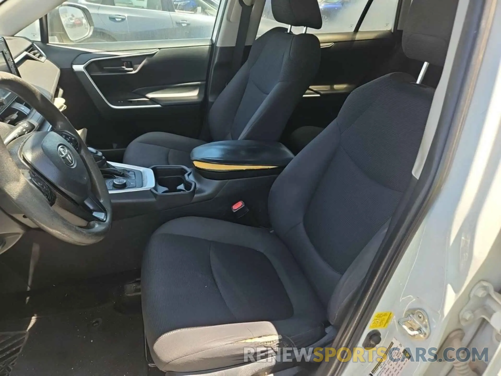 6 Photograph of a damaged car 2T3MWRFV2KW021633 TOYOTA RAV4 2019