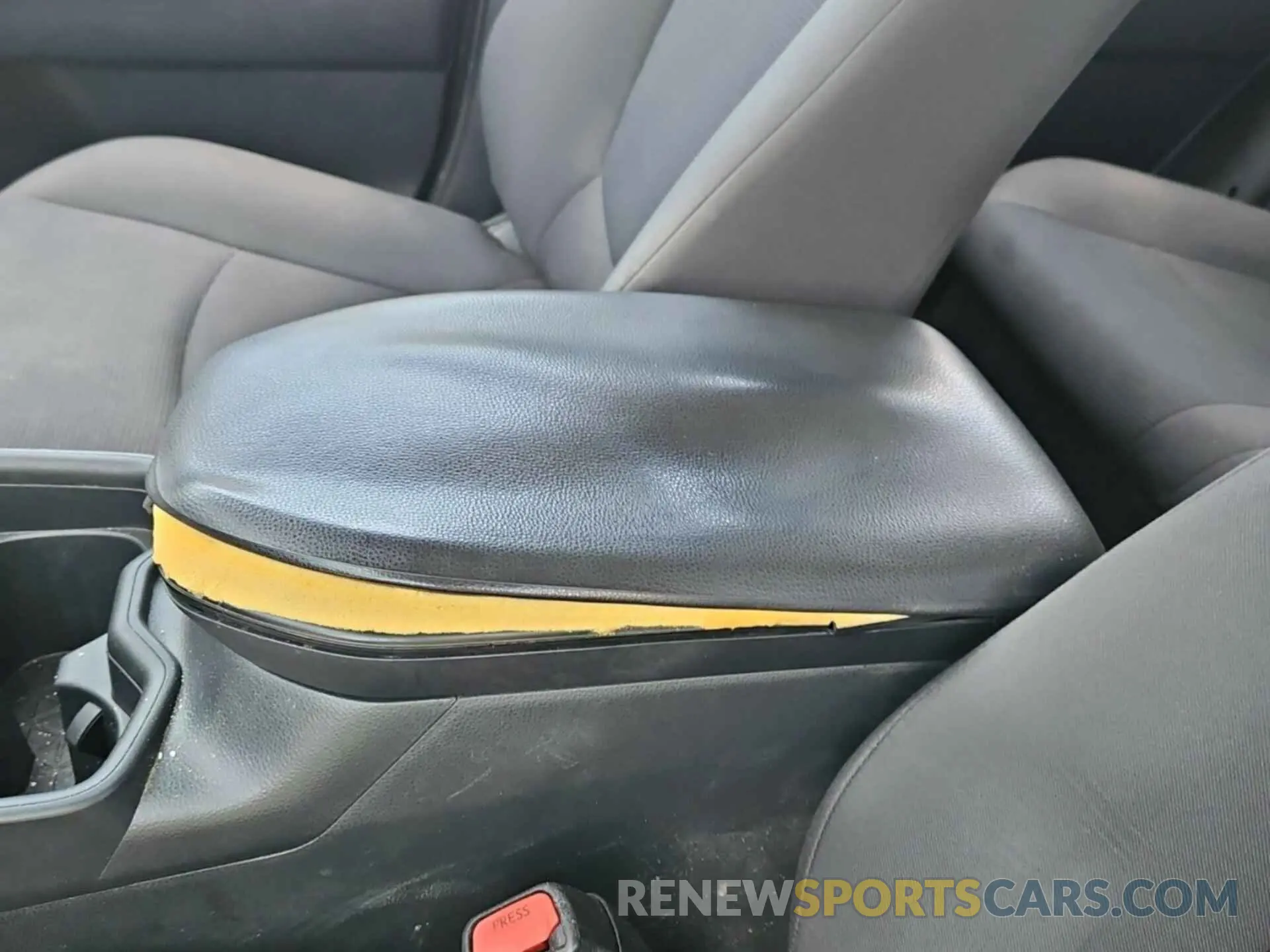 7 Photograph of a damaged car 2T3MWRFV2KW021633 TOYOTA RAV4 2019