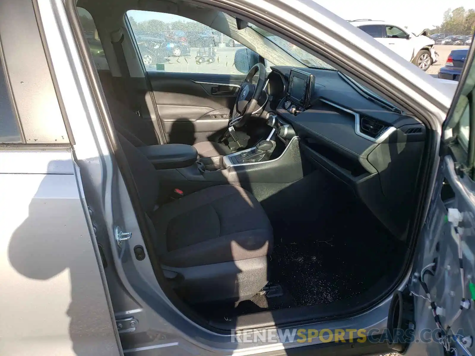 5 Photograph of a damaged car 2T3MWRFV2KW021969 TOYOTA RAV4 2019