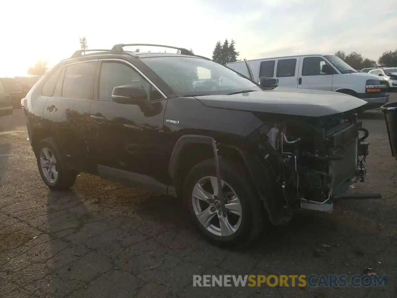 1 Photograph of a damaged car 2T3MWRFV2KW035967 TOYOTA RAV4 2019