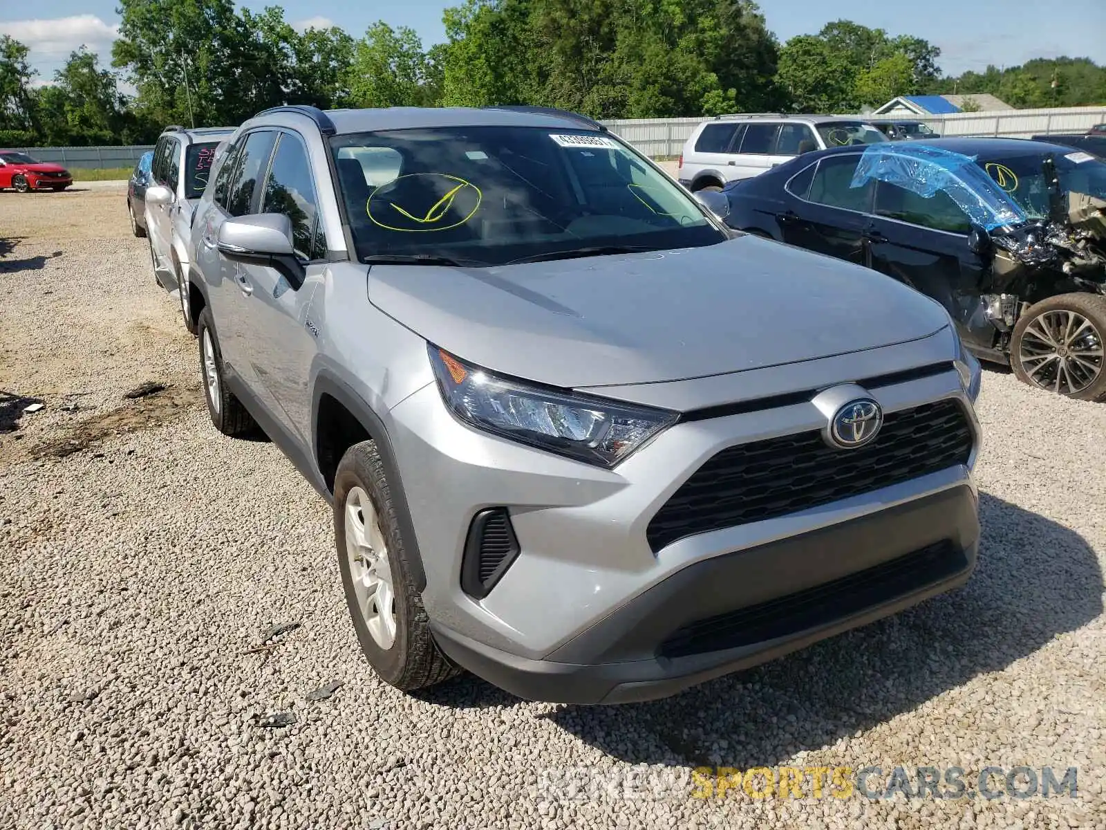 1 Photograph of a damaged car 2T3MWRFV3KW003822 TOYOTA RAV4 2019