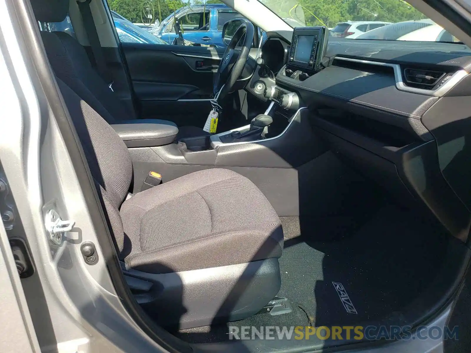 5 Photograph of a damaged car 2T3MWRFV3KW003822 TOYOTA RAV4 2019