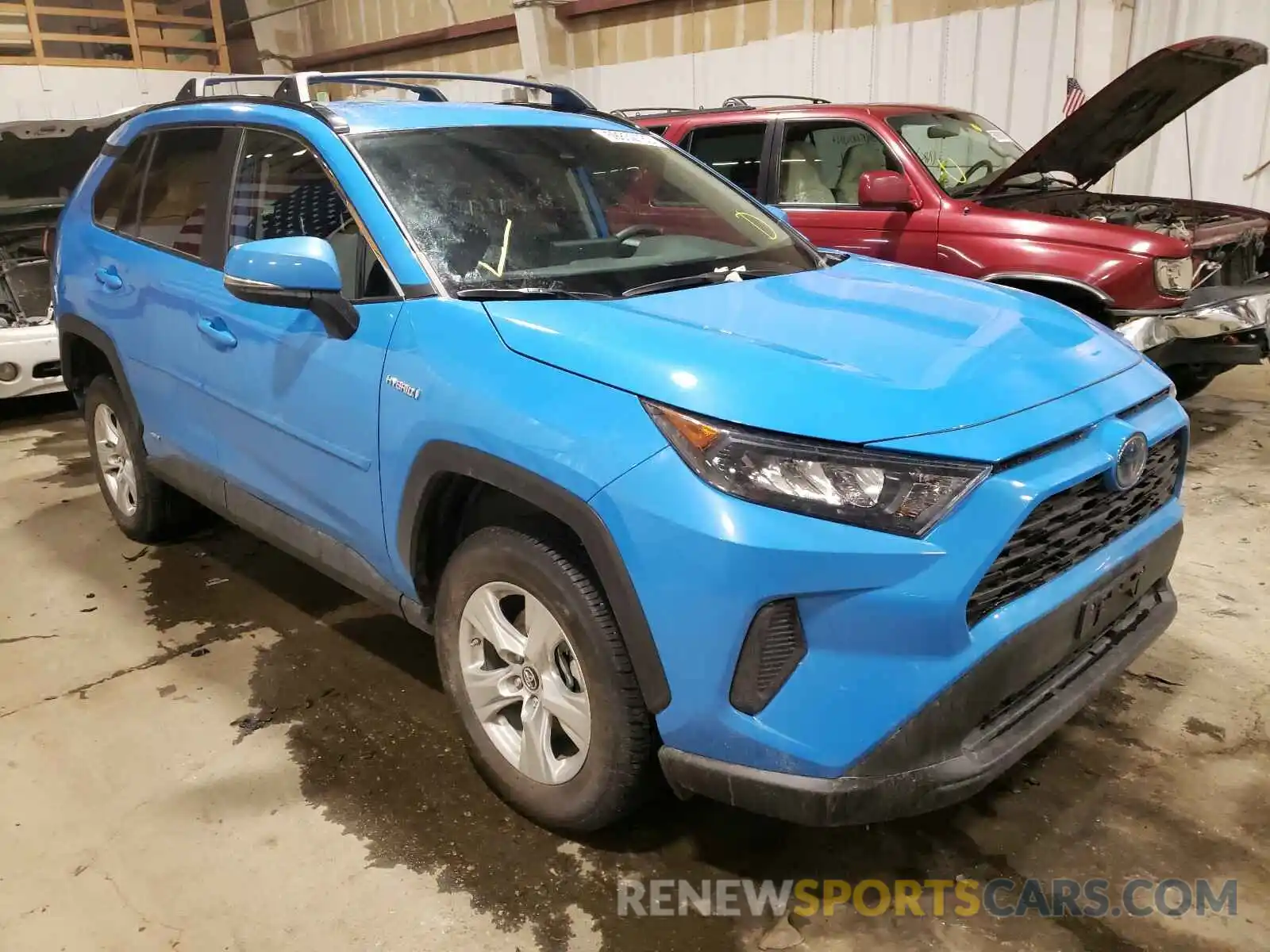 1 Photograph of a damaged car 2T3MWRFV5KW033145 TOYOTA RAV4 2019