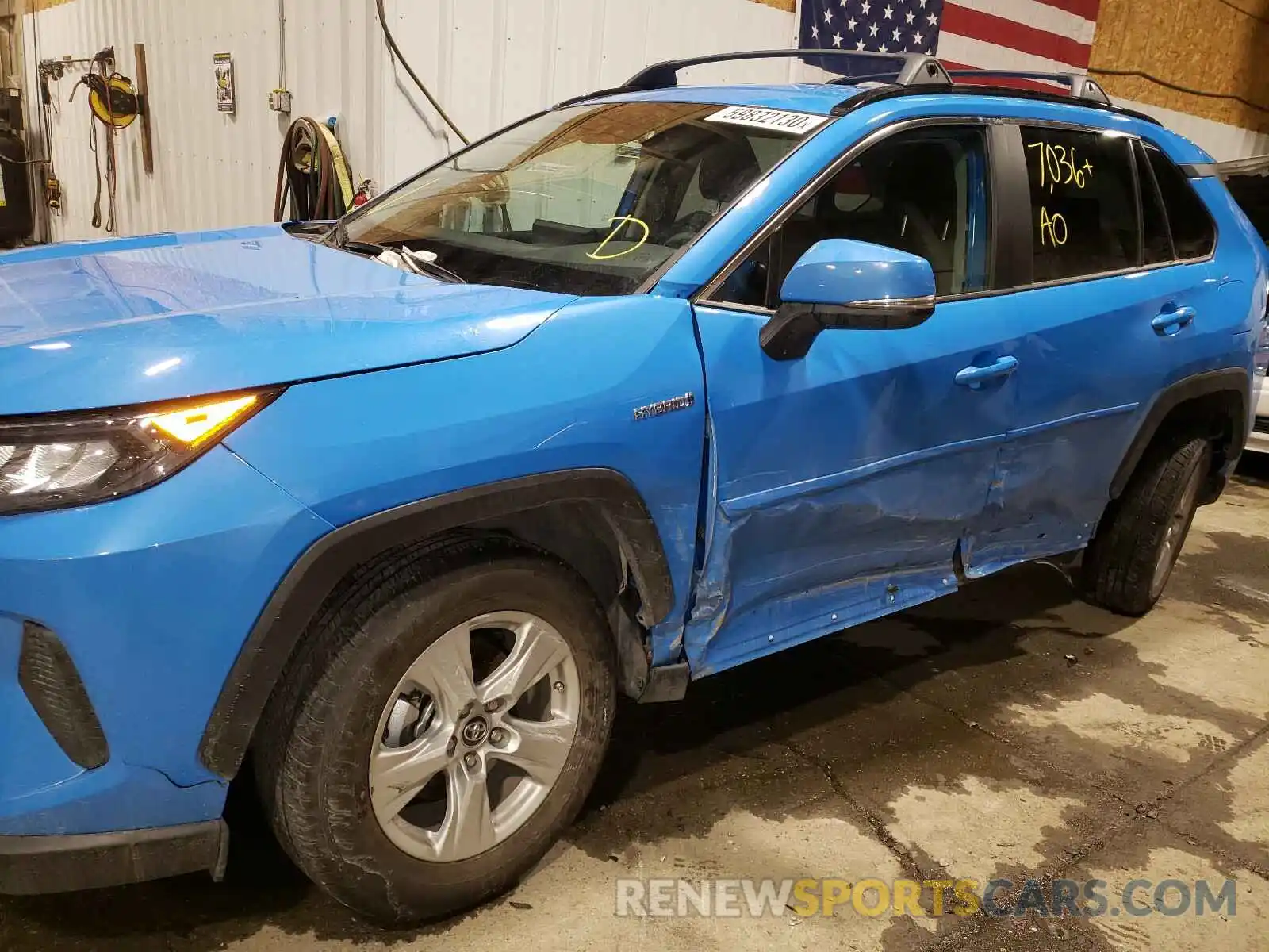 9 Photograph of a damaged car 2T3MWRFV5KW033145 TOYOTA RAV4 2019