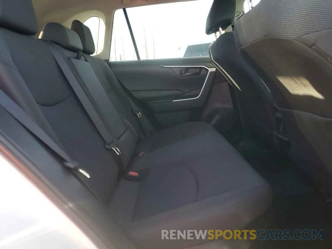 11 Photograph of a damaged car 2T3MWRFV7KW037472 TOYOTA RAV4 2019