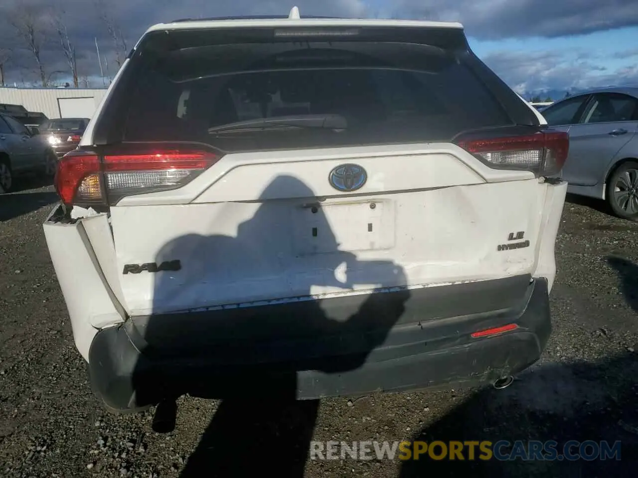 6 Photograph of a damaged car 2T3MWRFV7KW037472 TOYOTA RAV4 2019