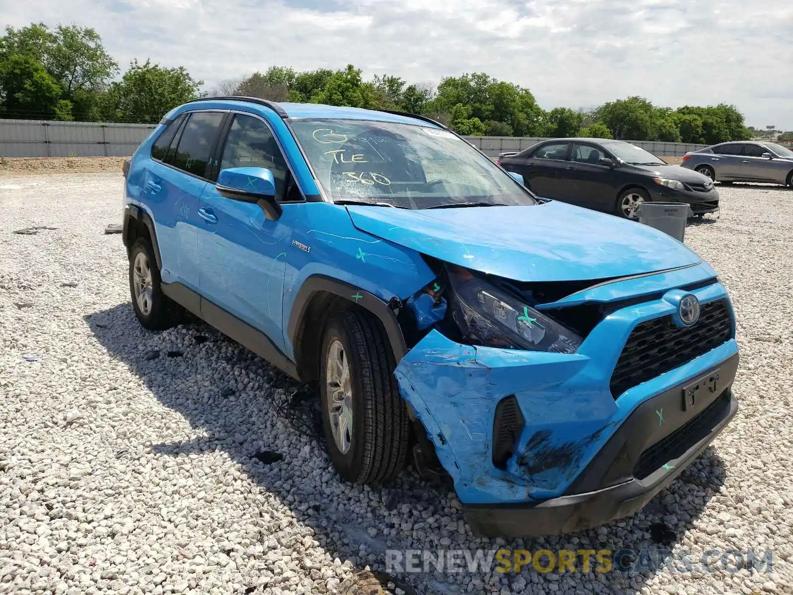 1 Photograph of a damaged car 2T3MWRFV8KW010233 TOYOTA RAV4 2019