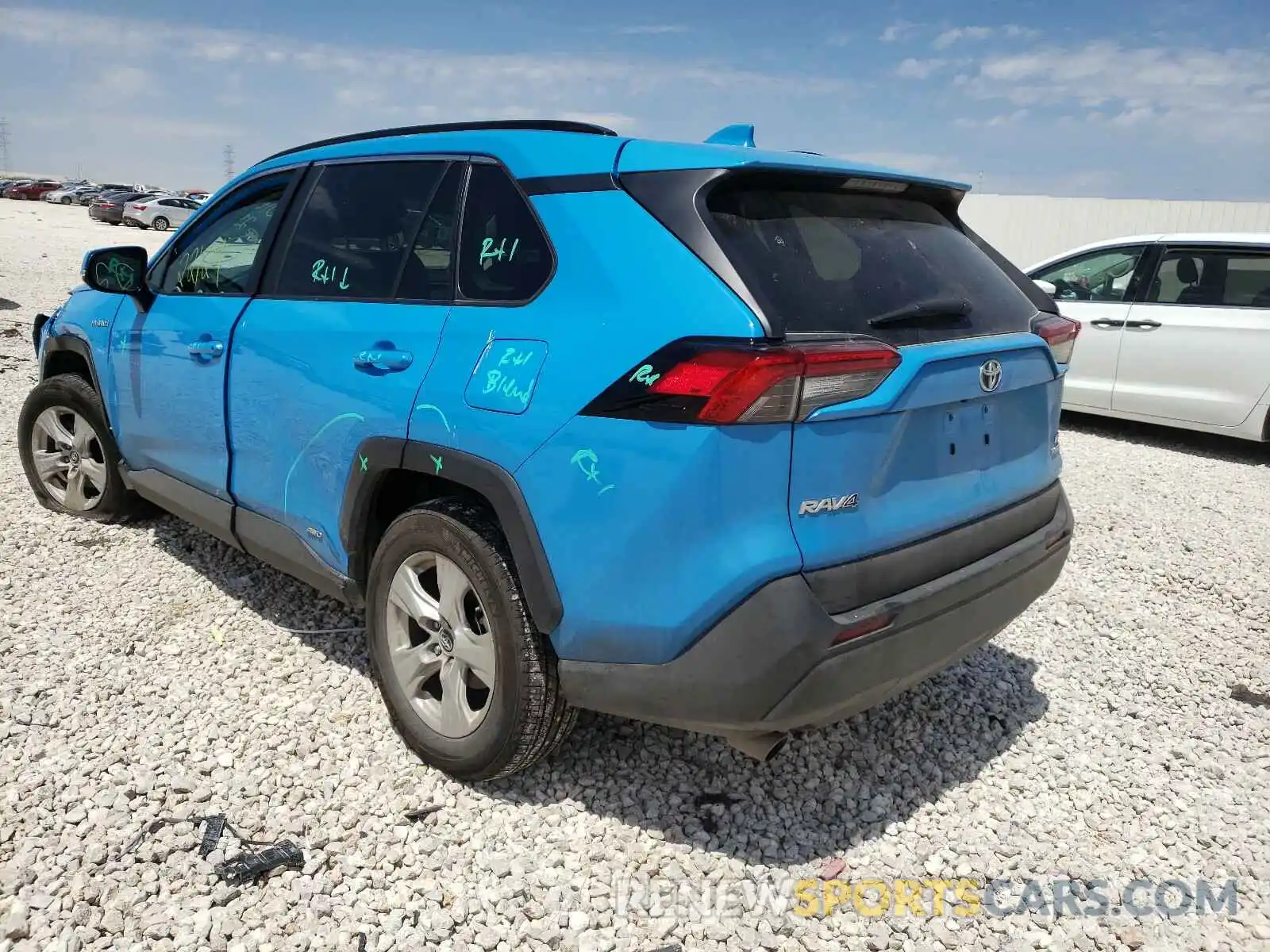 3 Photograph of a damaged car 2T3MWRFV8KW010233 TOYOTA RAV4 2019