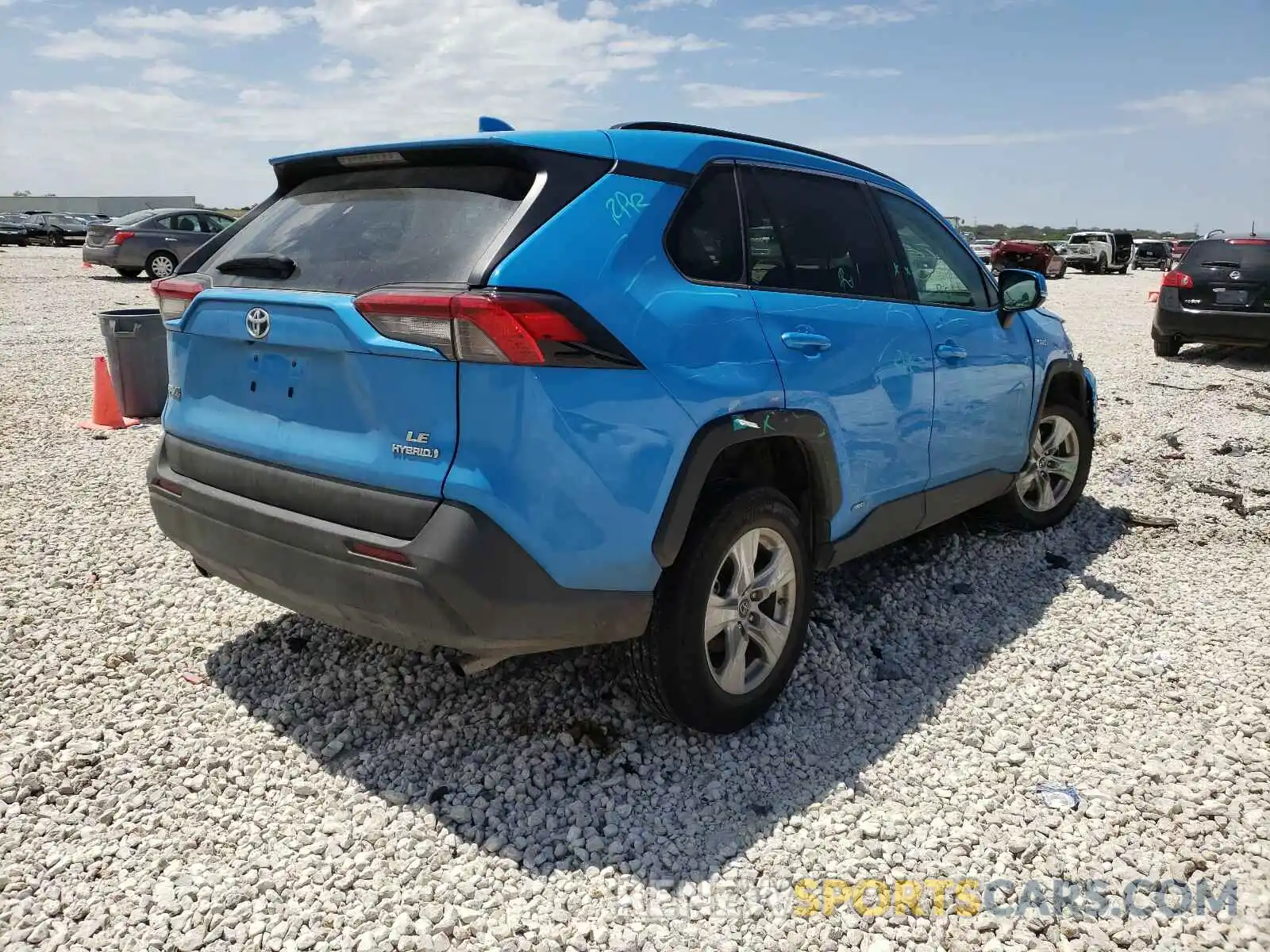 4 Photograph of a damaged car 2T3MWRFV8KW010233 TOYOTA RAV4 2019