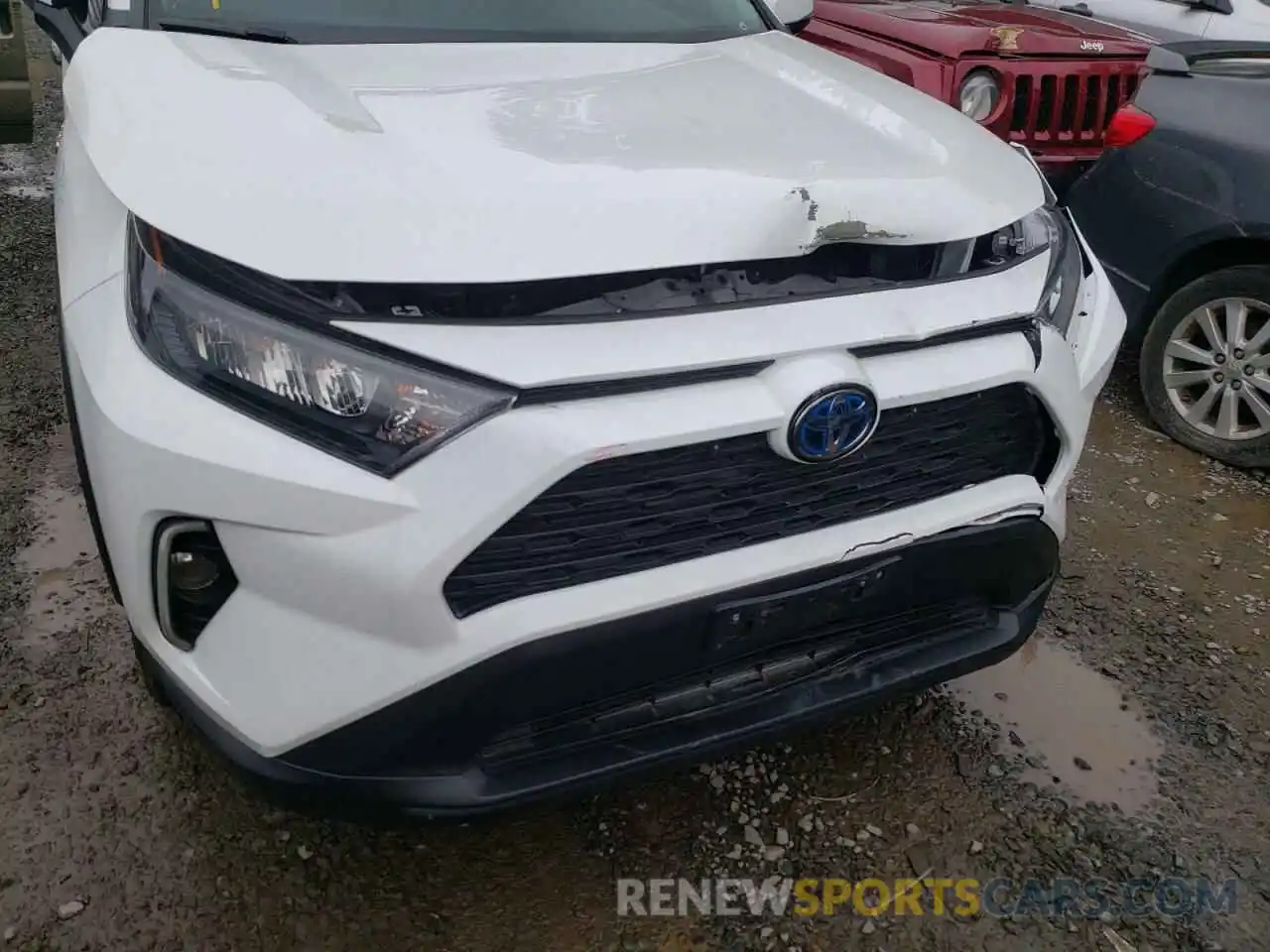 9 Photograph of a damaged car 2T3MWRFV8KW026688 TOYOTA RAV4 2019