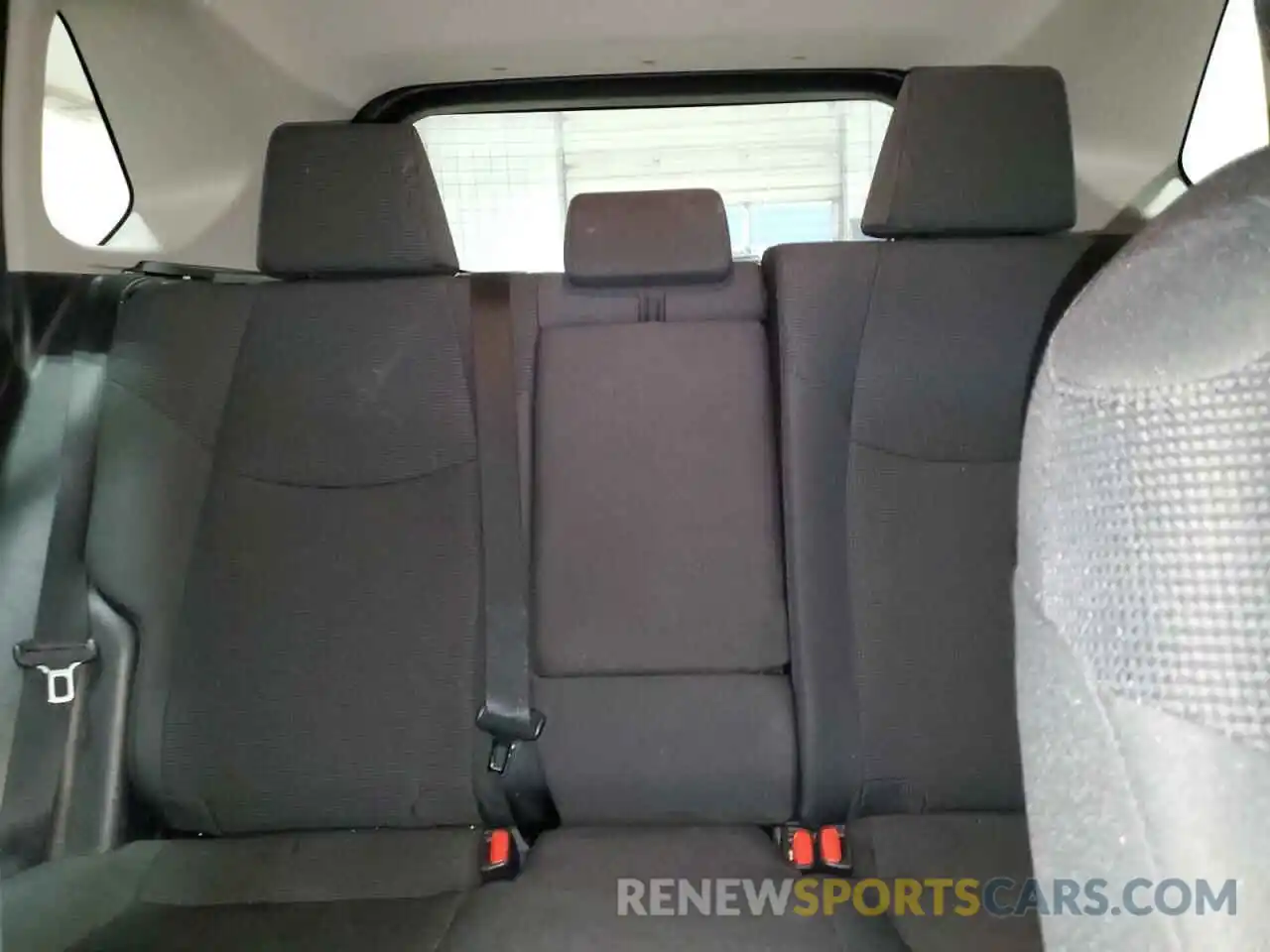 10 Photograph of a damaged car 2T3MWRFV8KW032961 TOYOTA RAV4 2019