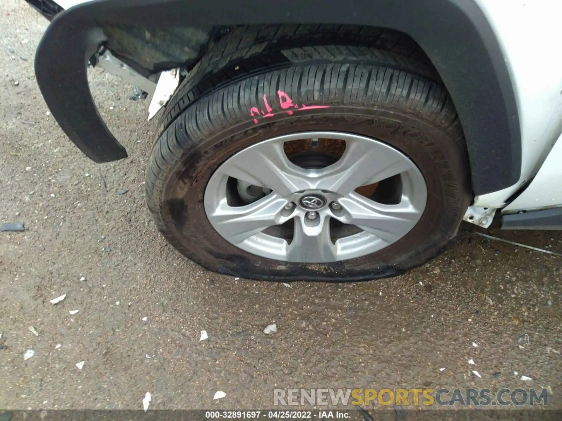 12 Photograph of a damaged car 2T3MWRFV8KW034984 TOYOTA RAV4 2019