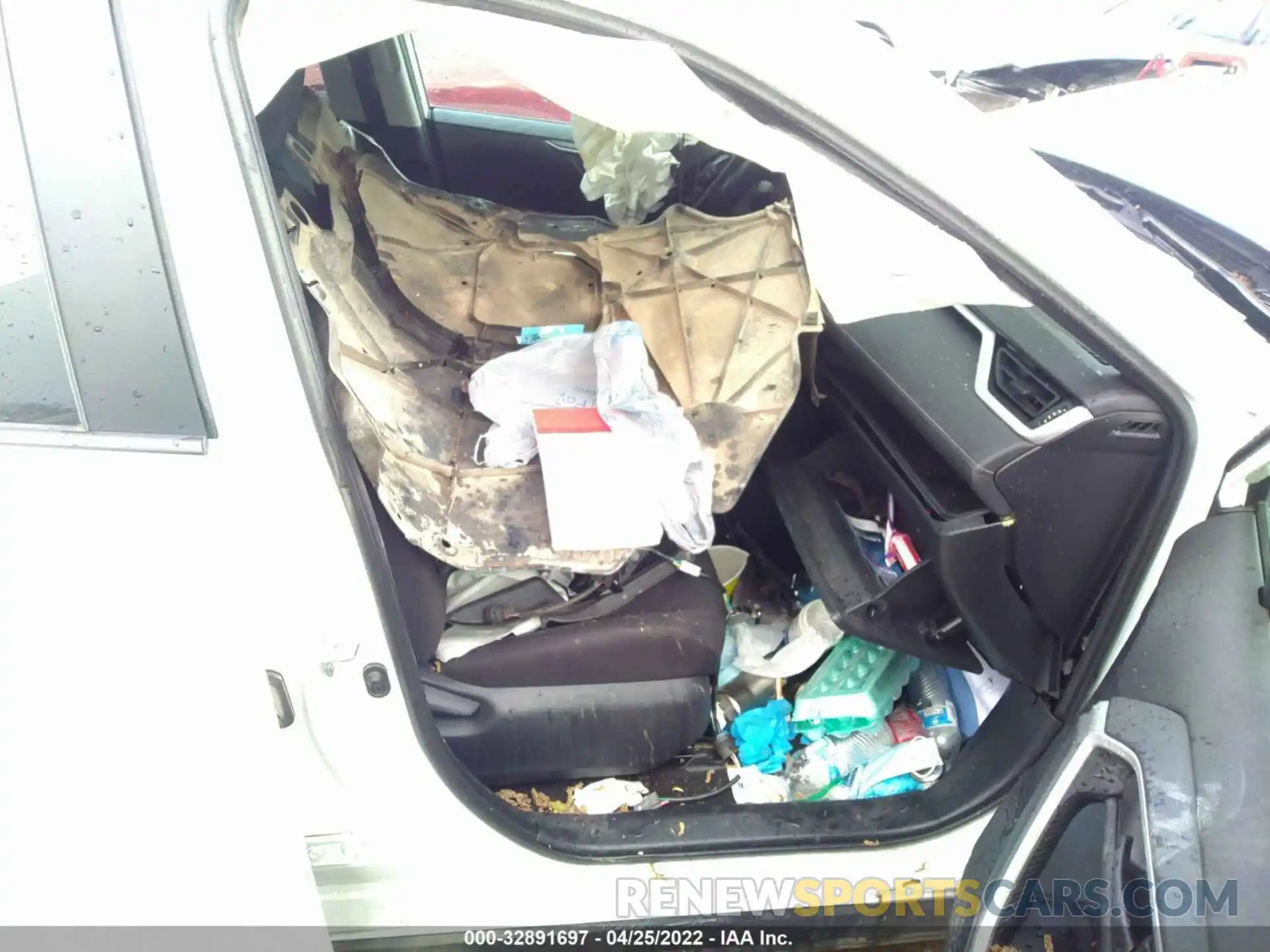 5 Photograph of a damaged car 2T3MWRFV8KW034984 TOYOTA RAV4 2019