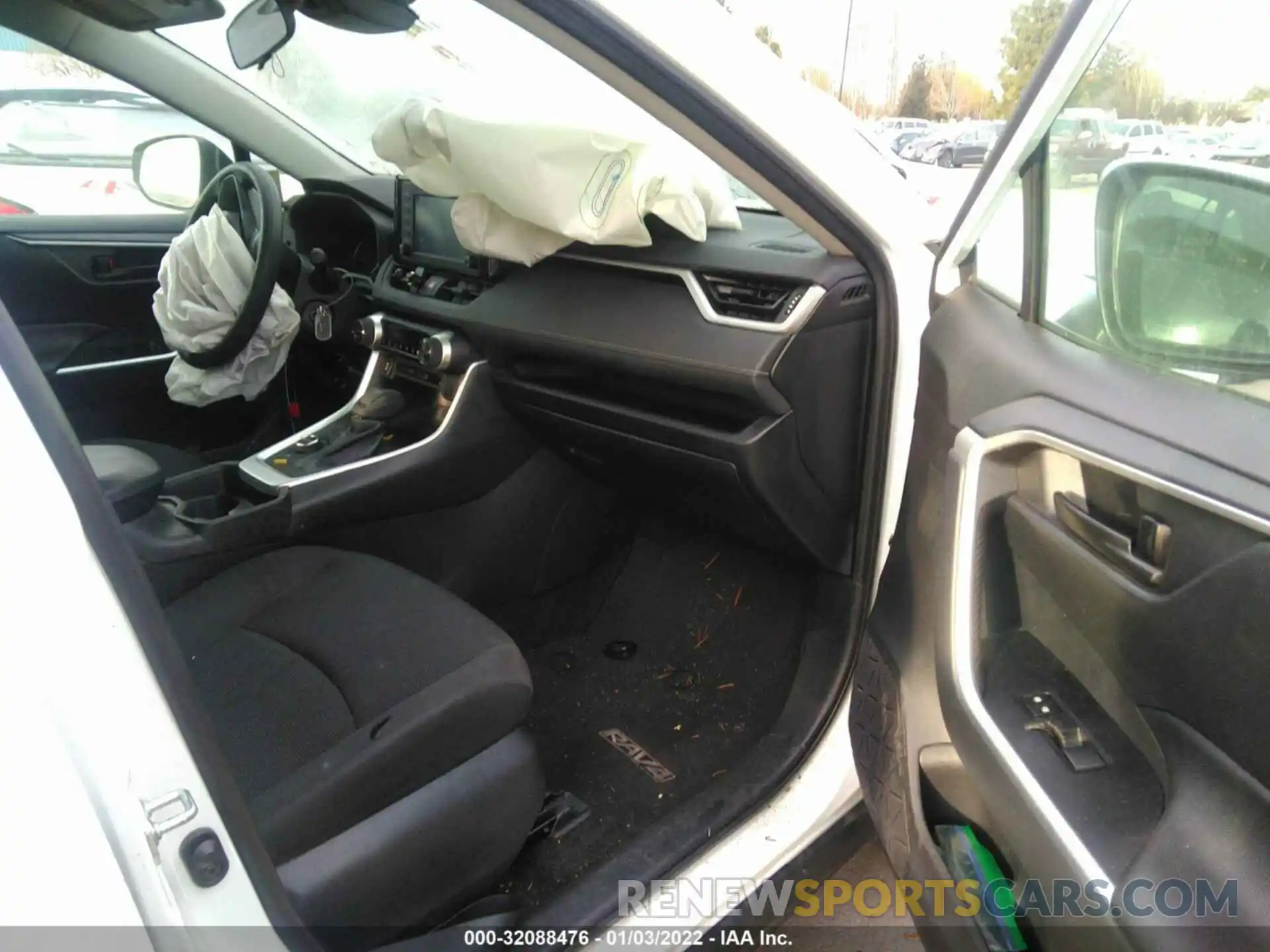 5 Photograph of a damaged car 2T3MWRFV9KW025209 TOYOTA RAV4 2019