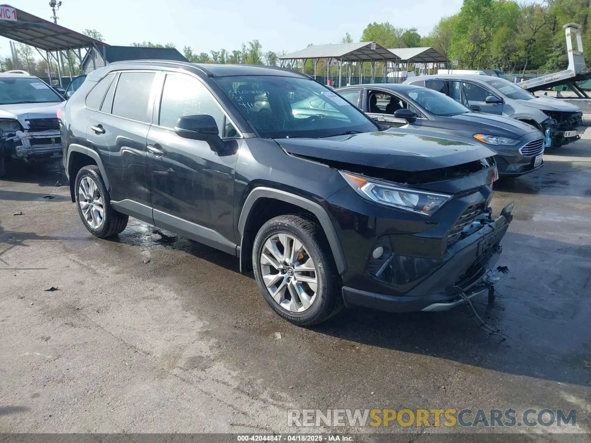 1 Photograph of a damaged car 2T3N1RFV2KC039246 TOYOTA RAV4 2019