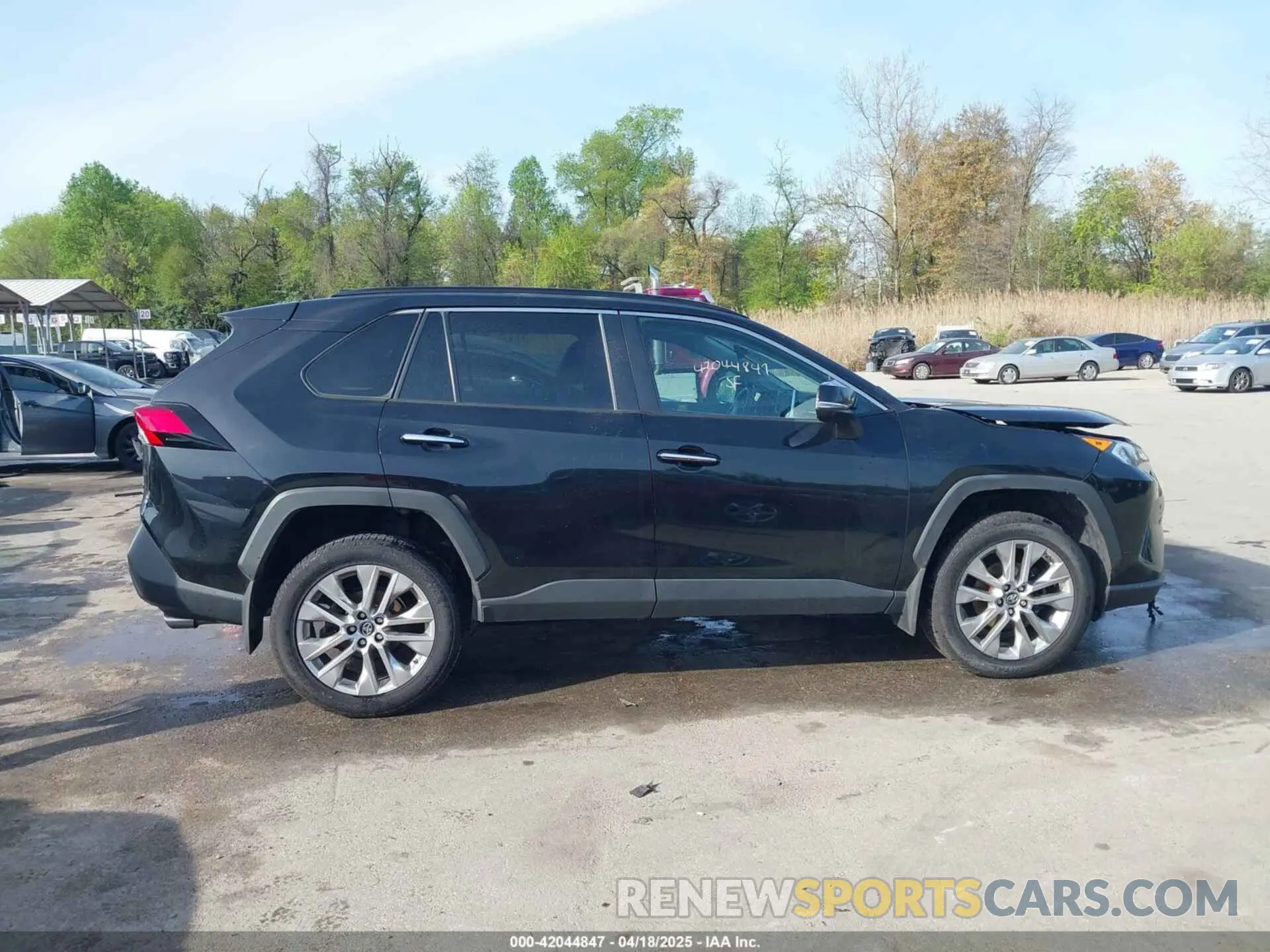 13 Photograph of a damaged car 2T3N1RFV2KC039246 TOYOTA RAV4 2019
