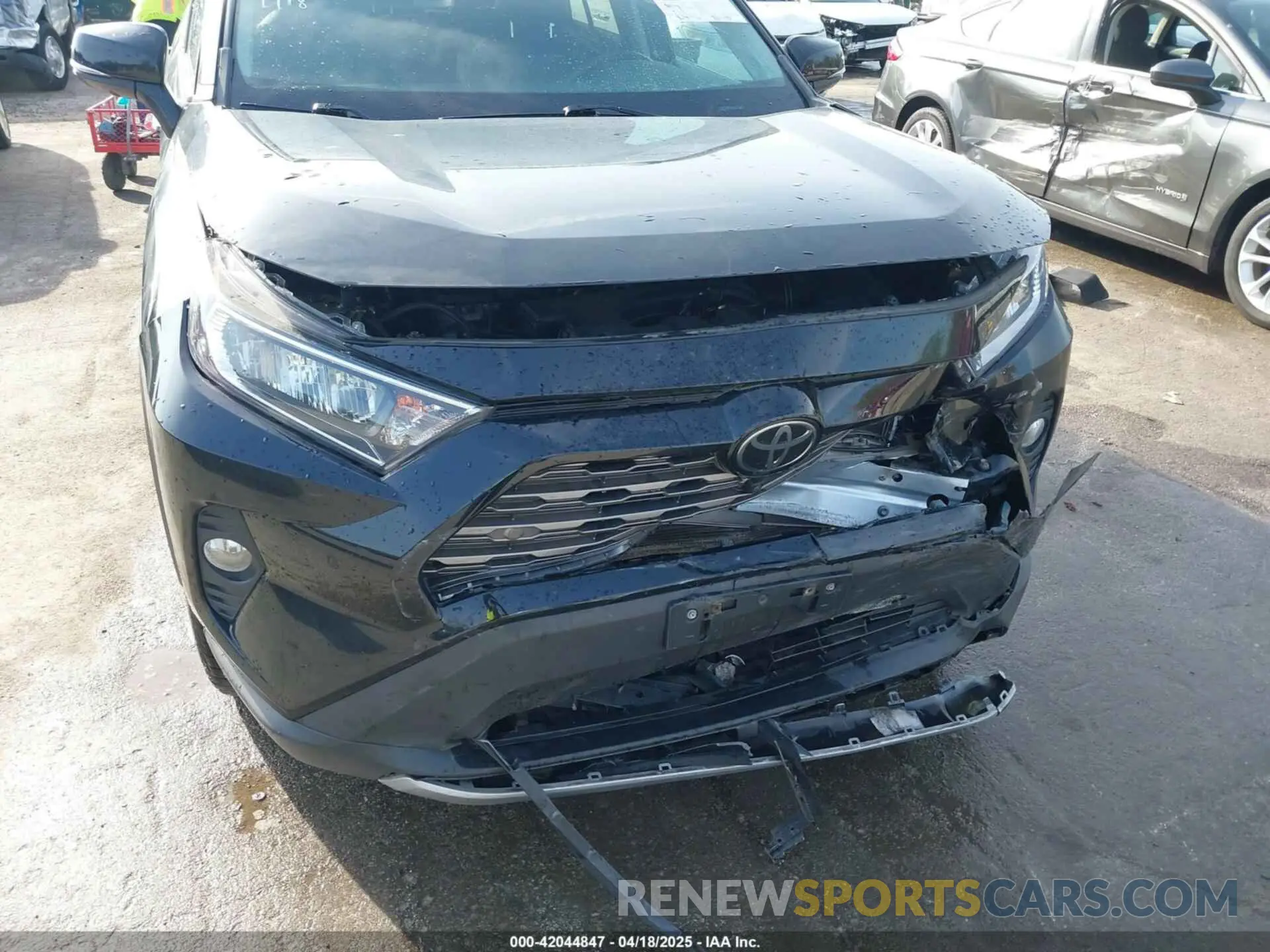 17 Photograph of a damaged car 2T3N1RFV2KC039246 TOYOTA RAV4 2019
