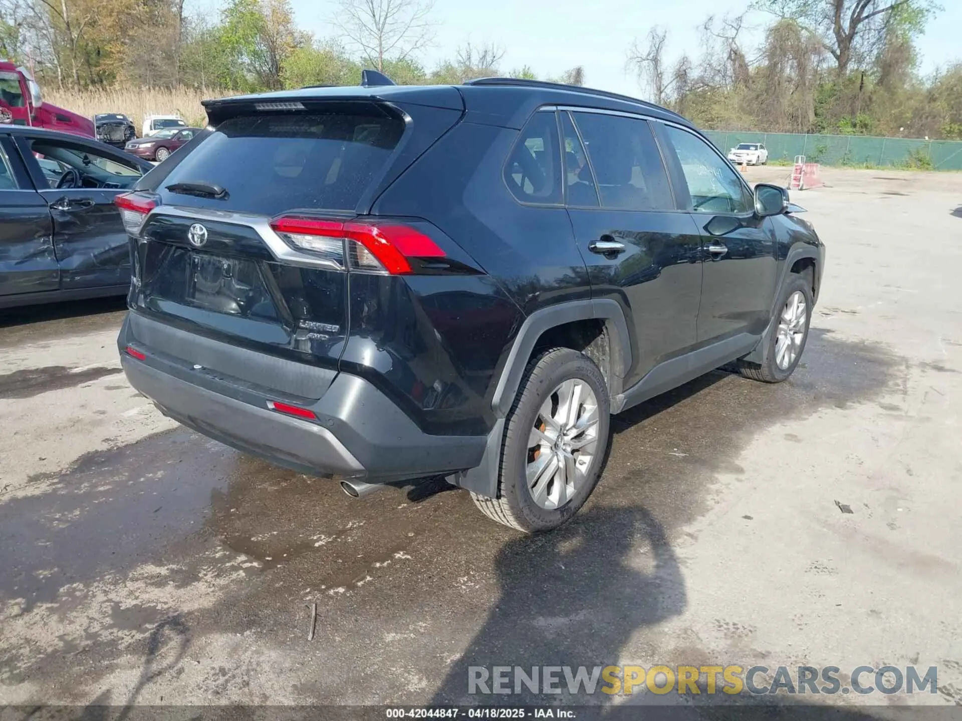 4 Photograph of a damaged car 2T3N1RFV2KC039246 TOYOTA RAV4 2019