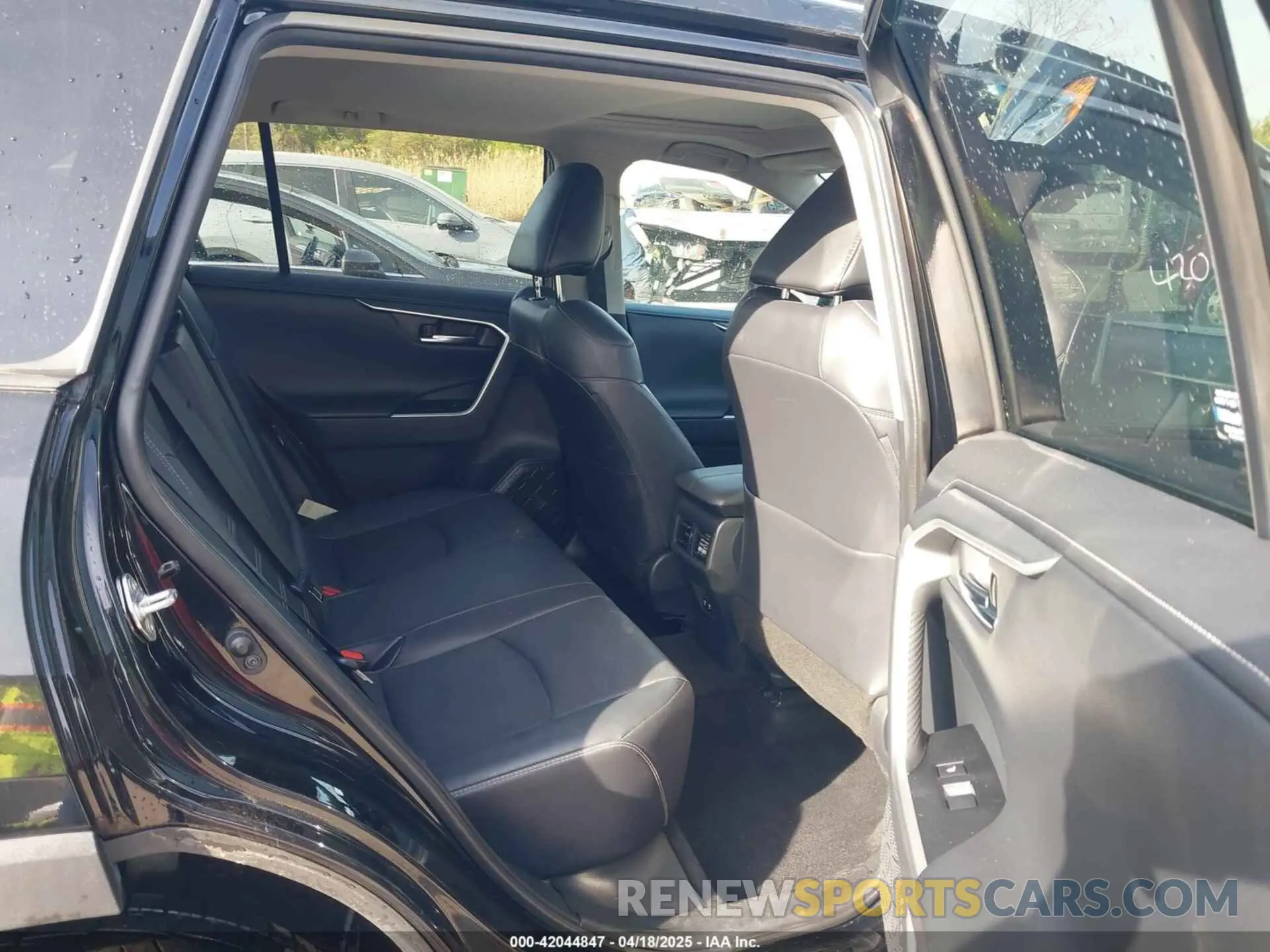 8 Photograph of a damaged car 2T3N1RFV2KC039246 TOYOTA RAV4 2019