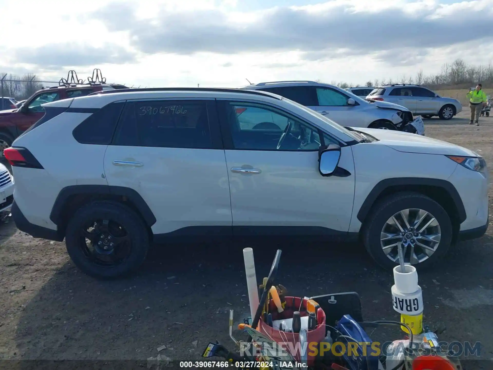 14 Photograph of a damaged car 2T3N1RFV3KW009218 TOYOTA RAV4 2019