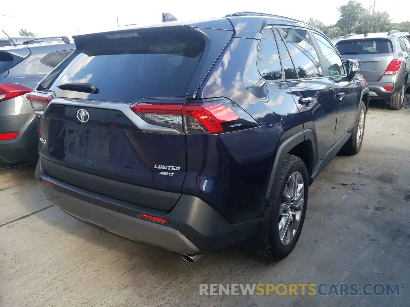 4 Photograph of a damaged car 2T3N1RFV6KW061037 TOYOTA RAV4 2019