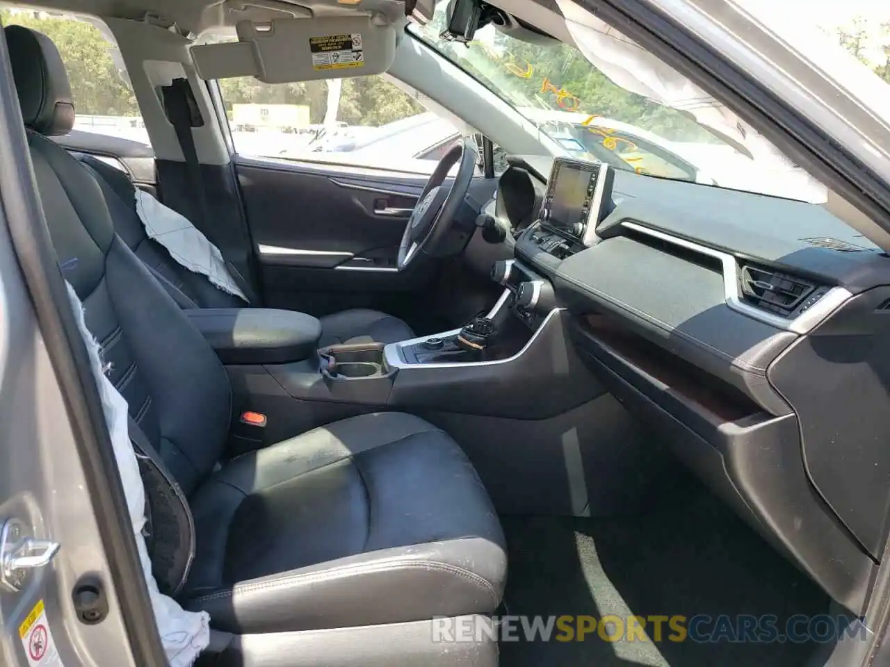 5 Photograph of a damaged car 2T3N1RFV7KW035997 TOYOTA RAV4 2019