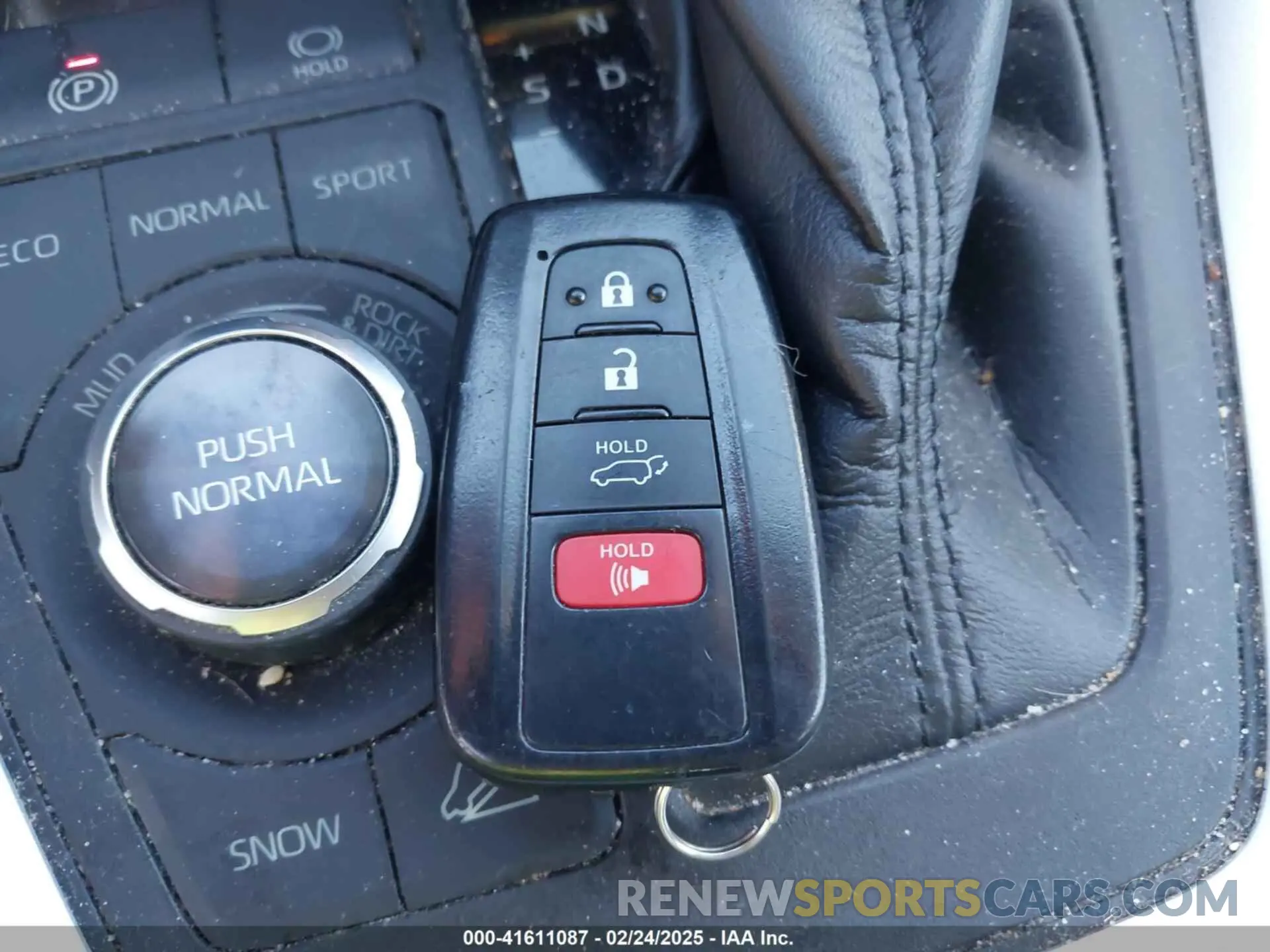 11 Photograph of a damaged car 2T3N1RFV8KC036349 TOYOTA RAV4 2019
