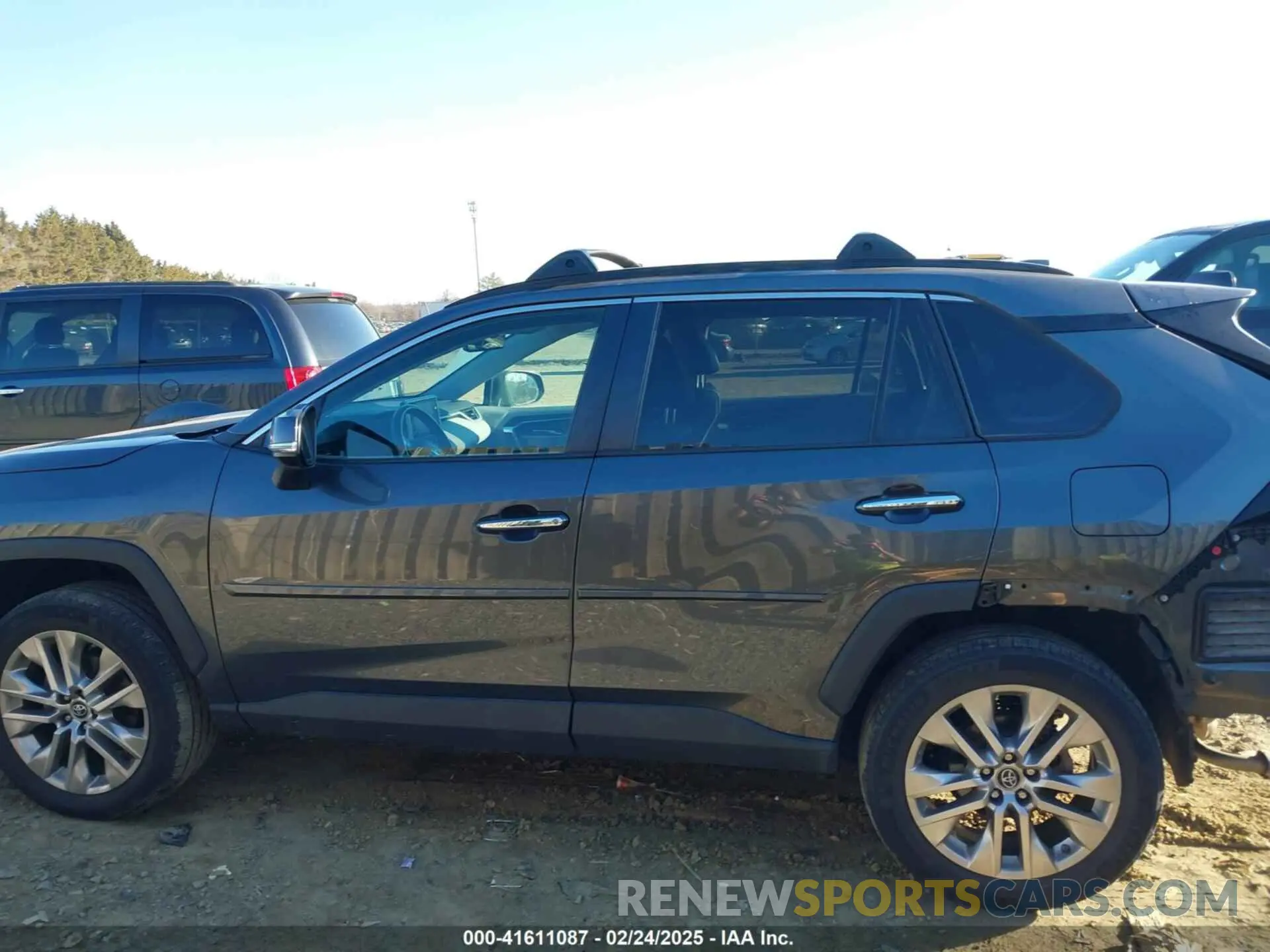 14 Photograph of a damaged car 2T3N1RFV8KC036349 TOYOTA RAV4 2019