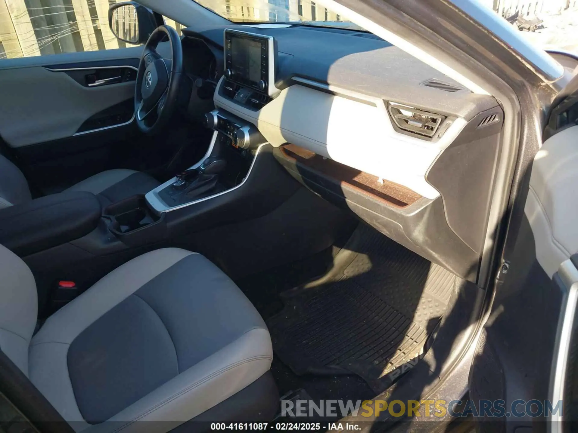 5 Photograph of a damaged car 2T3N1RFV8KC036349 TOYOTA RAV4 2019