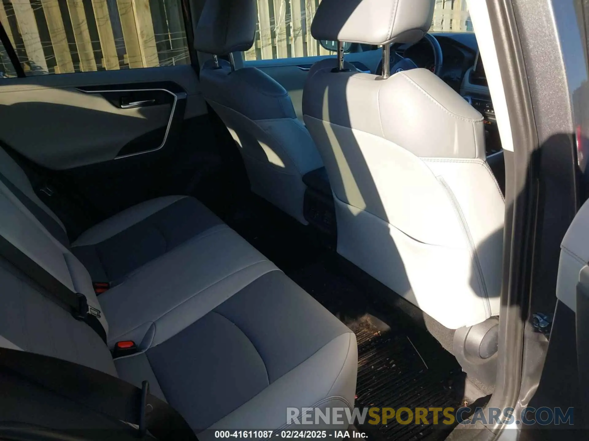 8 Photograph of a damaged car 2T3N1RFV8KC036349 TOYOTA RAV4 2019