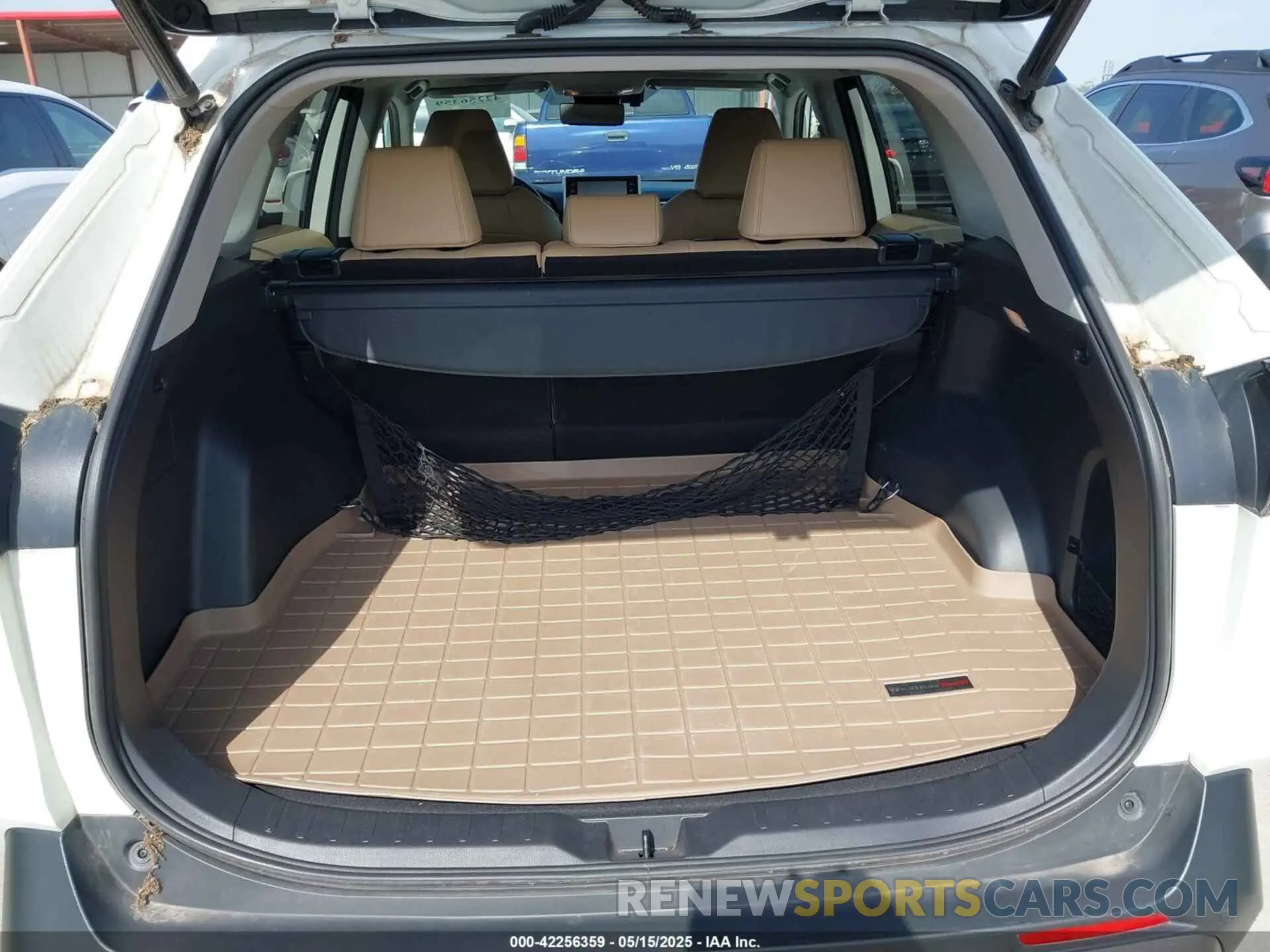 17 Photograph of a damaged car 2T3N1RFV8KC054091 TOYOTA RAV4 2019
