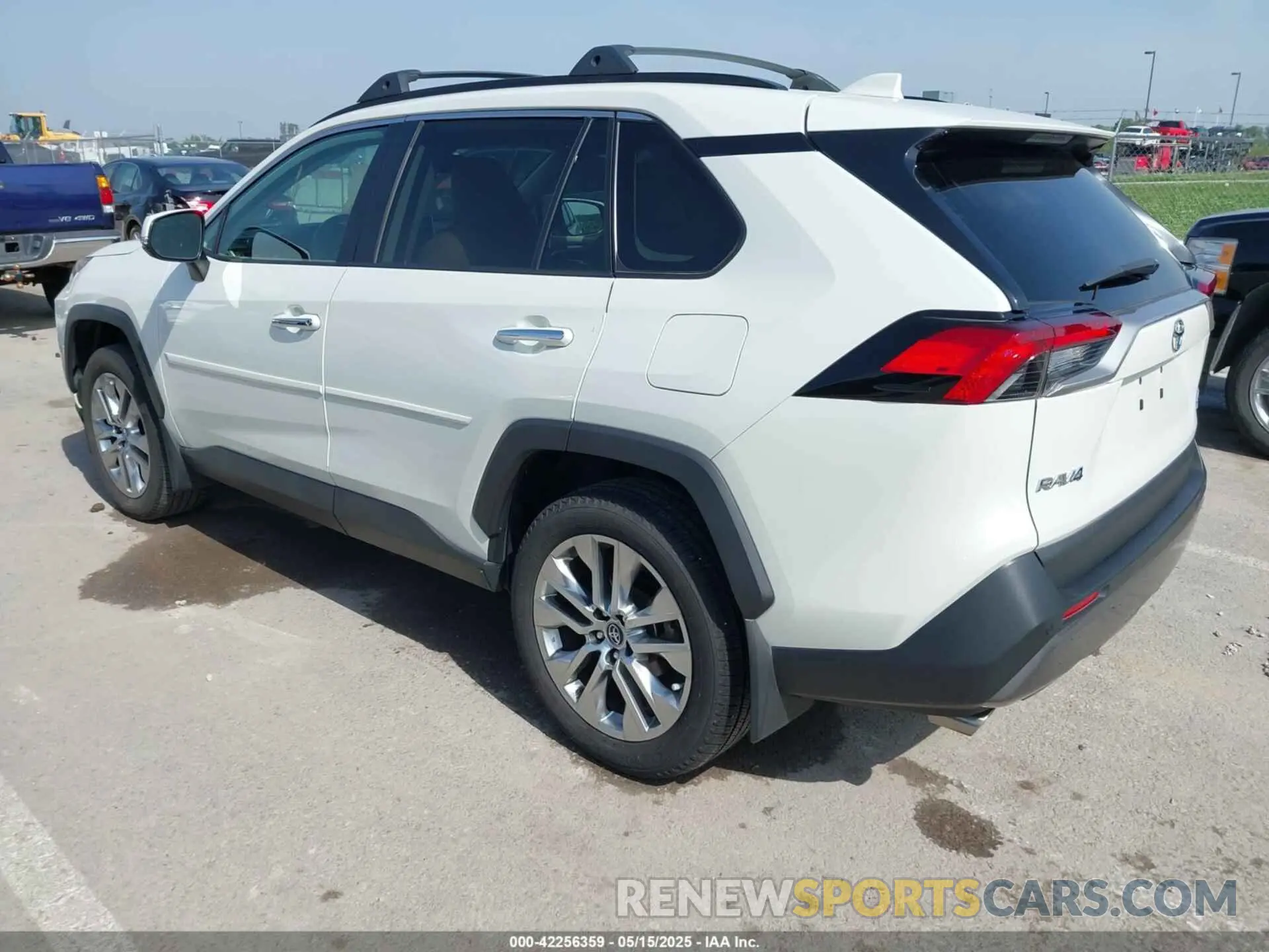 3 Photograph of a damaged car 2T3N1RFV8KC054091 TOYOTA RAV4 2019