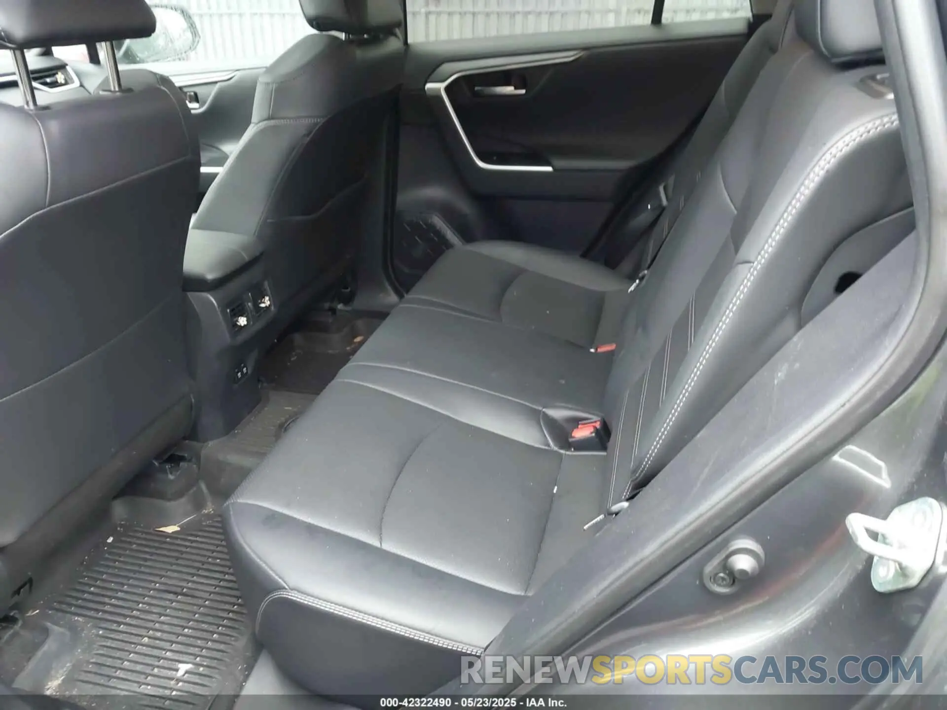 8 Photograph of a damaged car 2T3N1RFV9KC045125 TOYOTA RAV4 2019