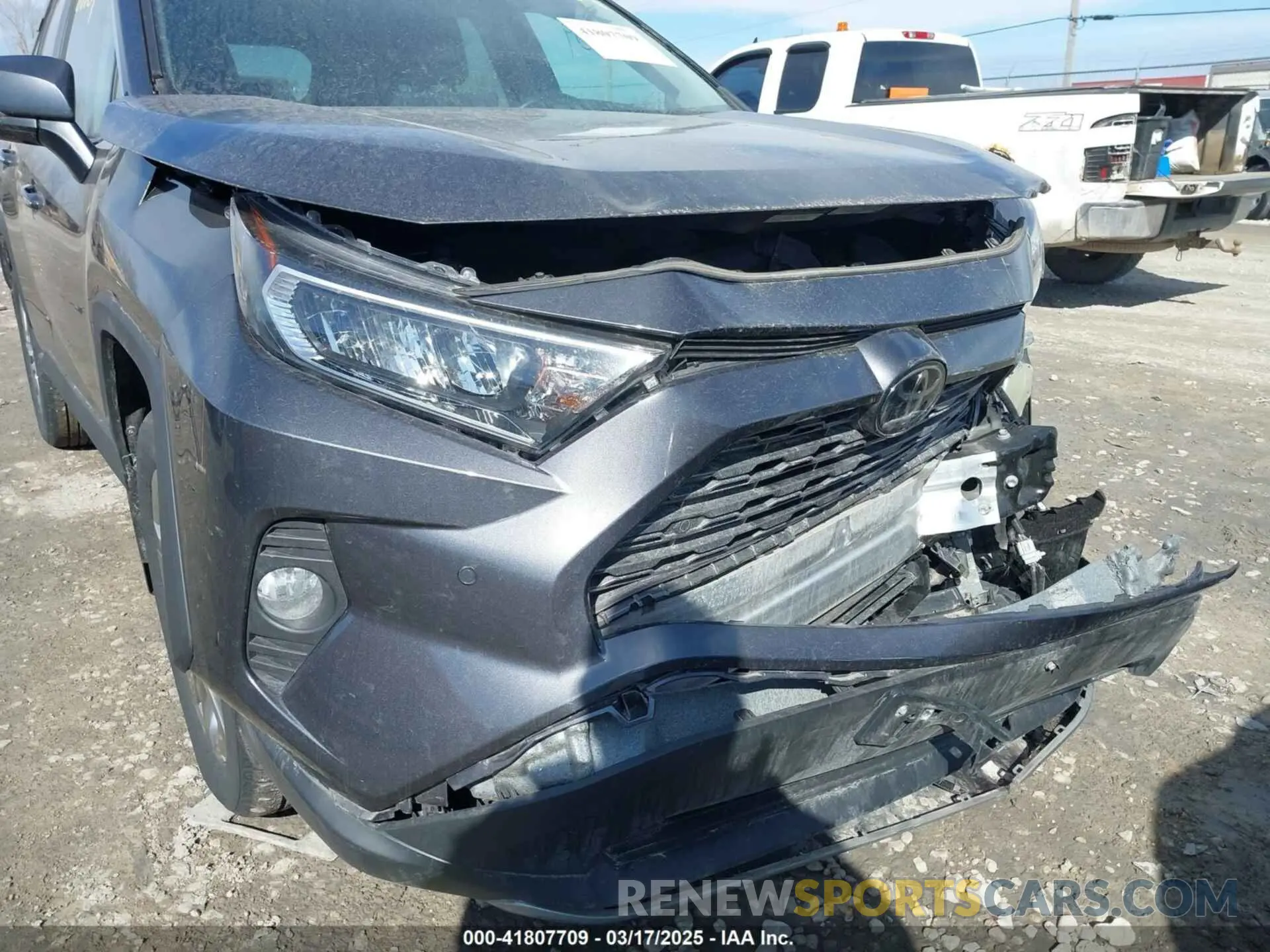 17 Photograph of a damaged car 2T3N1RFV9KW078334 TOYOTA RAV4 2019