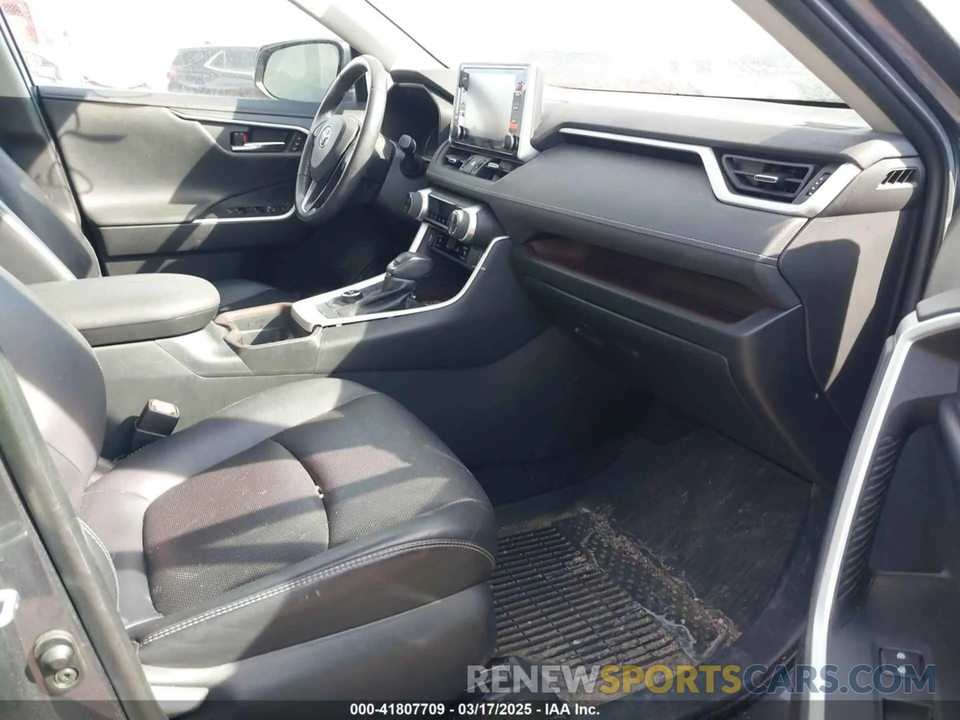 5 Photograph of a damaged car 2T3N1RFV9KW078334 TOYOTA RAV4 2019