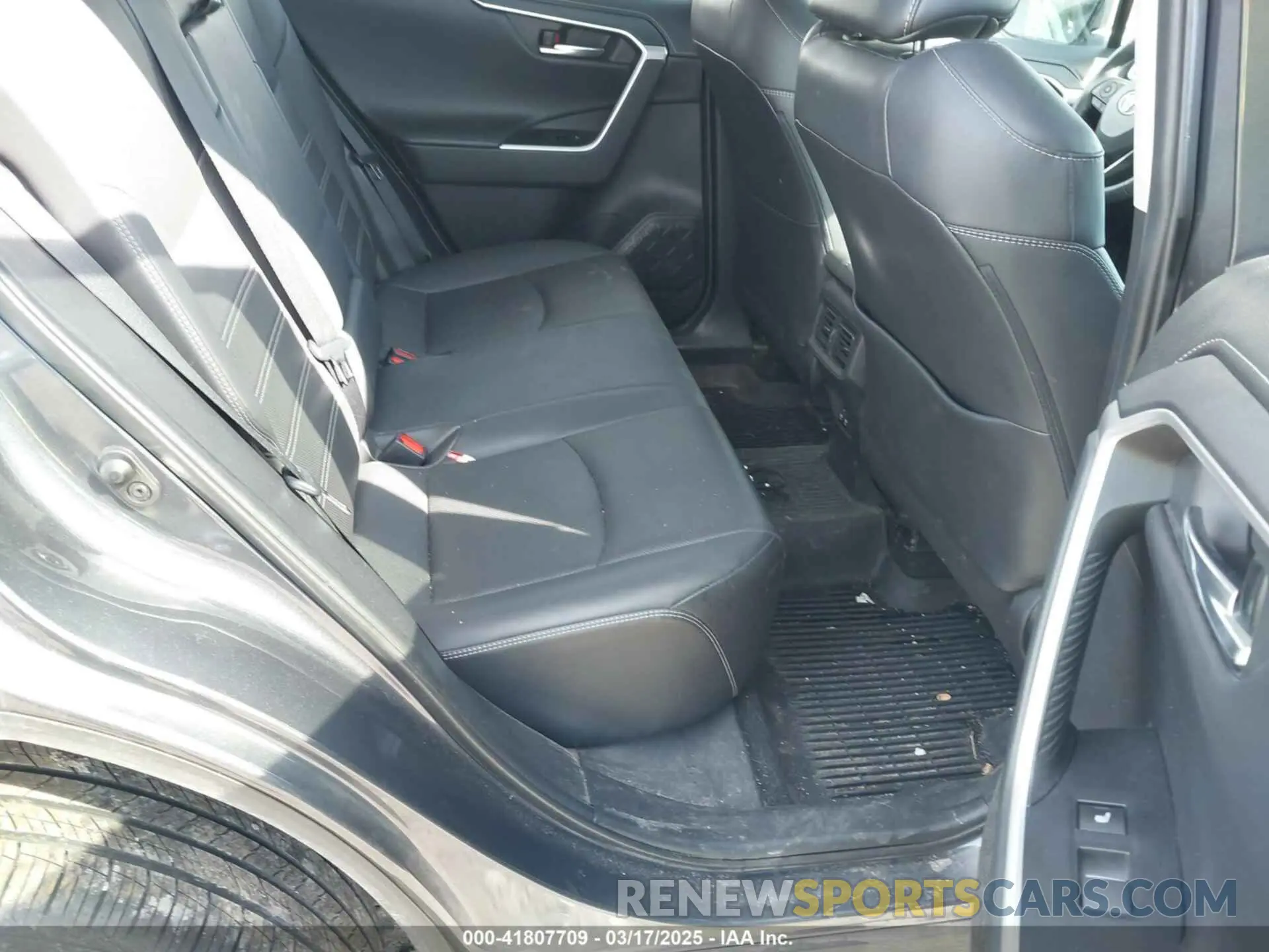 8 Photograph of a damaged car 2T3N1RFV9KW078334 TOYOTA RAV4 2019