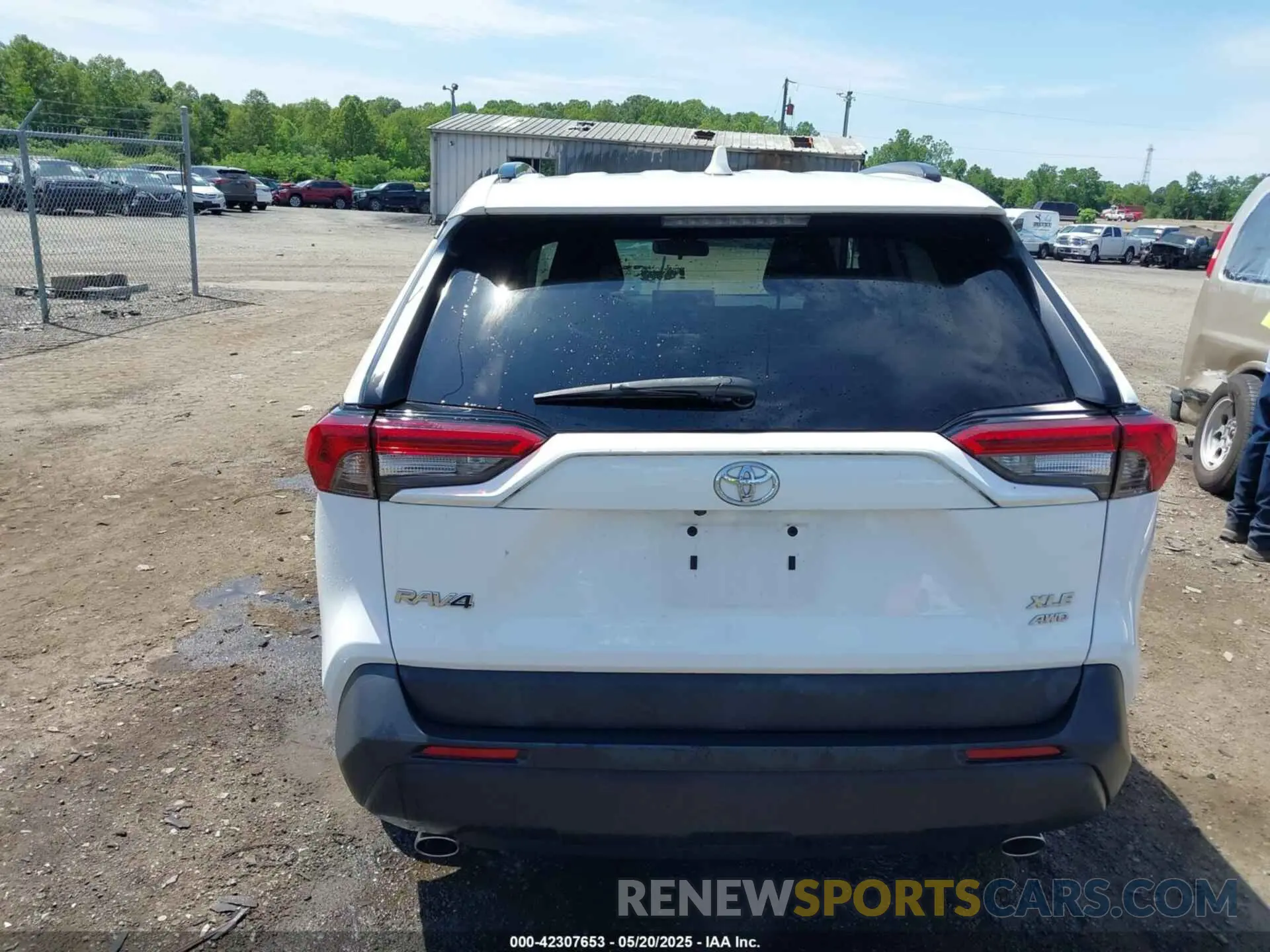 17 Photograph of a damaged car 2T3P1RFV0KC007727 TOYOTA RAV4 2019