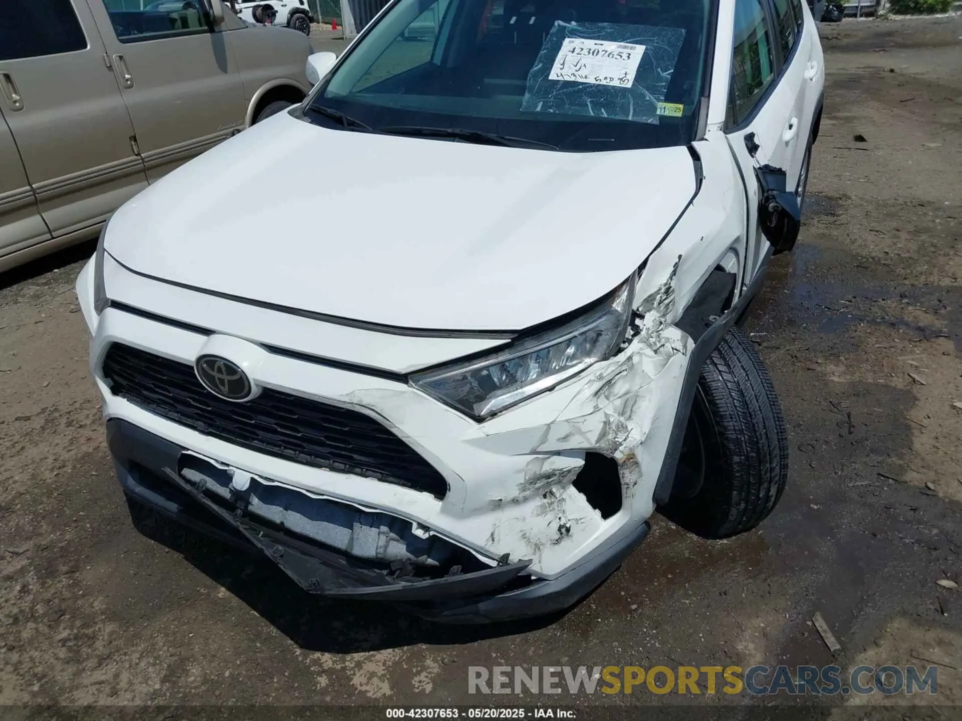 18 Photograph of a damaged car 2T3P1RFV0KC007727 TOYOTA RAV4 2019