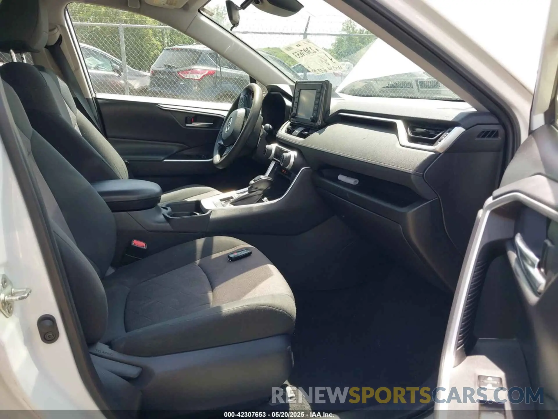 5 Photograph of a damaged car 2T3P1RFV0KC007727 TOYOTA RAV4 2019
