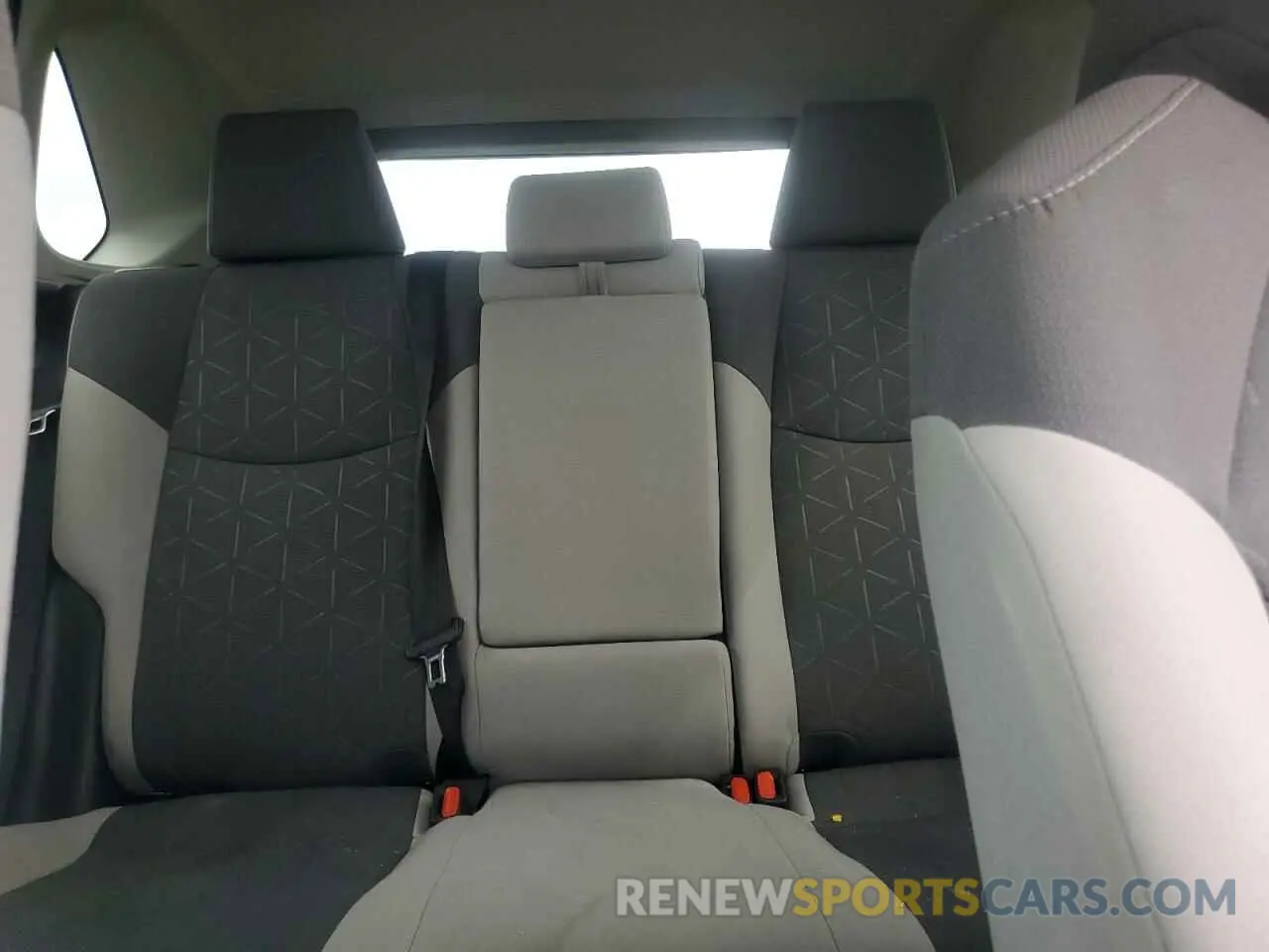 10 Photograph of a damaged car 2T3P1RFV0KC010112 TOYOTA RAV4 2019
