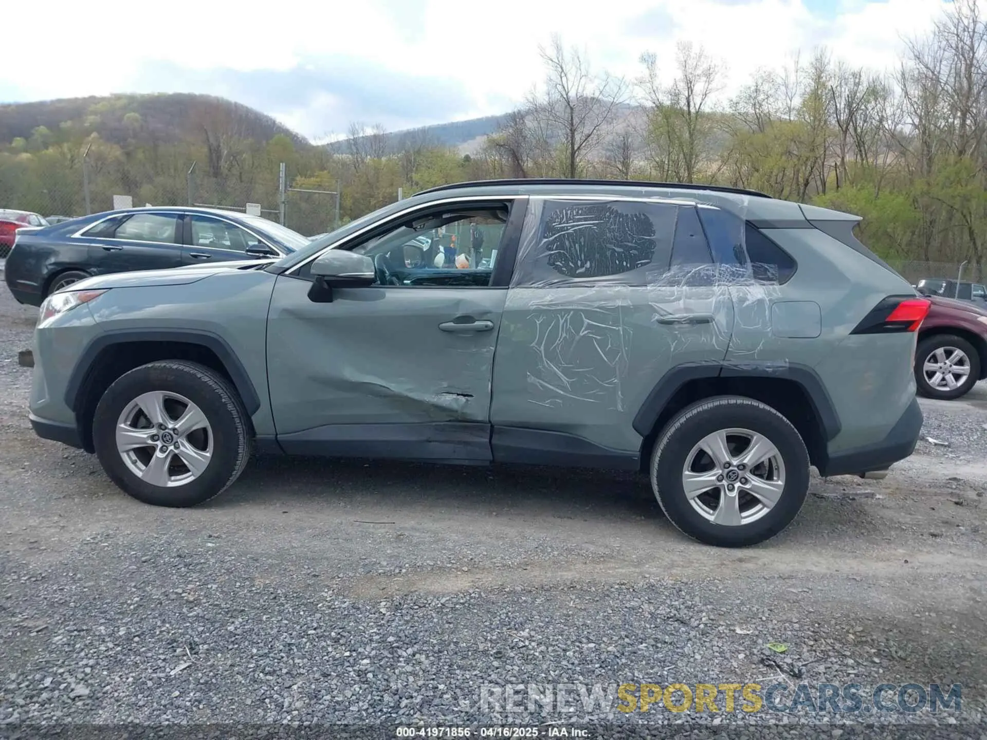 14 Photograph of a damaged car 2T3P1RFV0KC014516 TOYOTA RAV4 2019
