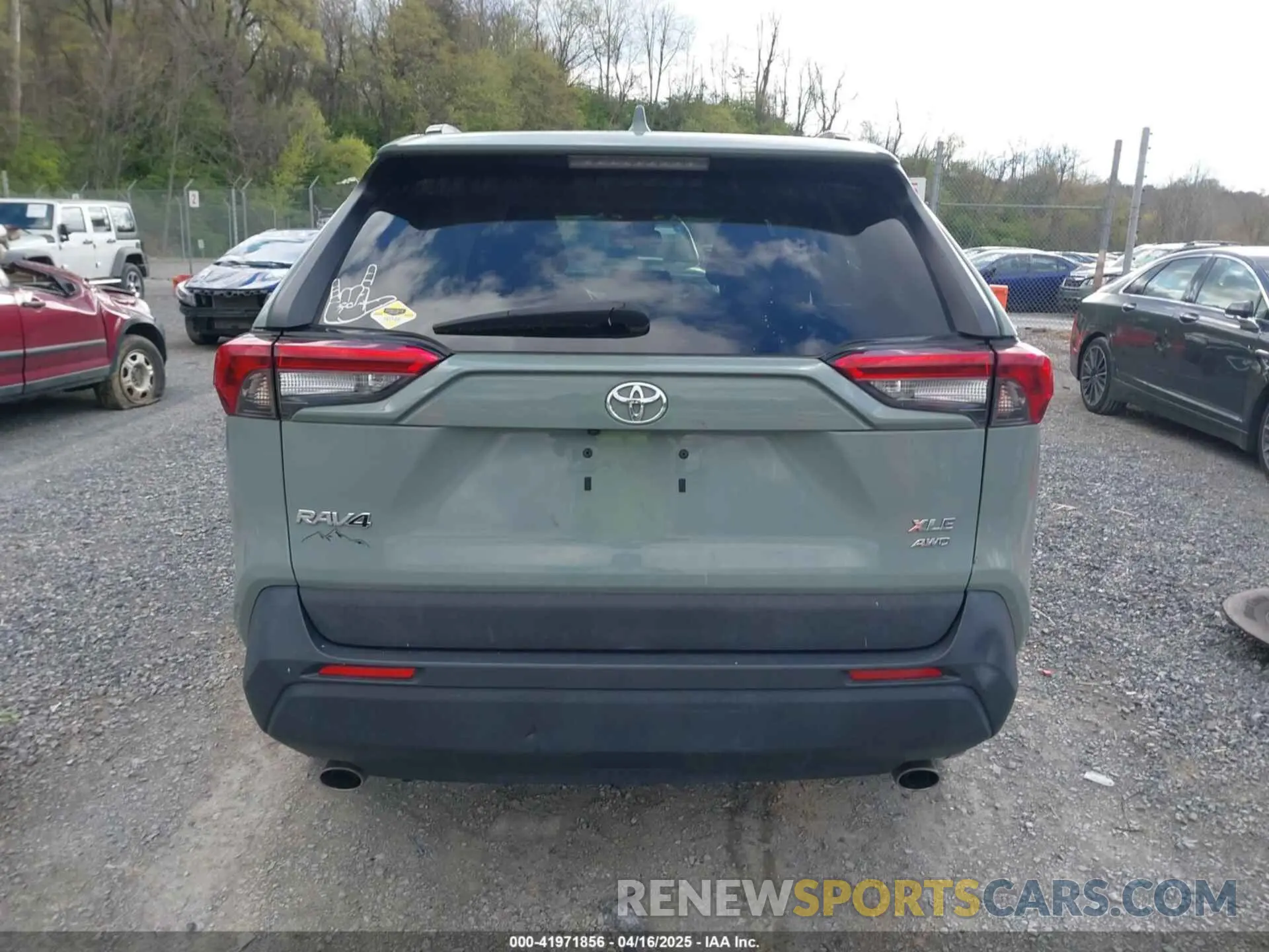 16 Photograph of a damaged car 2T3P1RFV0KC014516 TOYOTA RAV4 2019