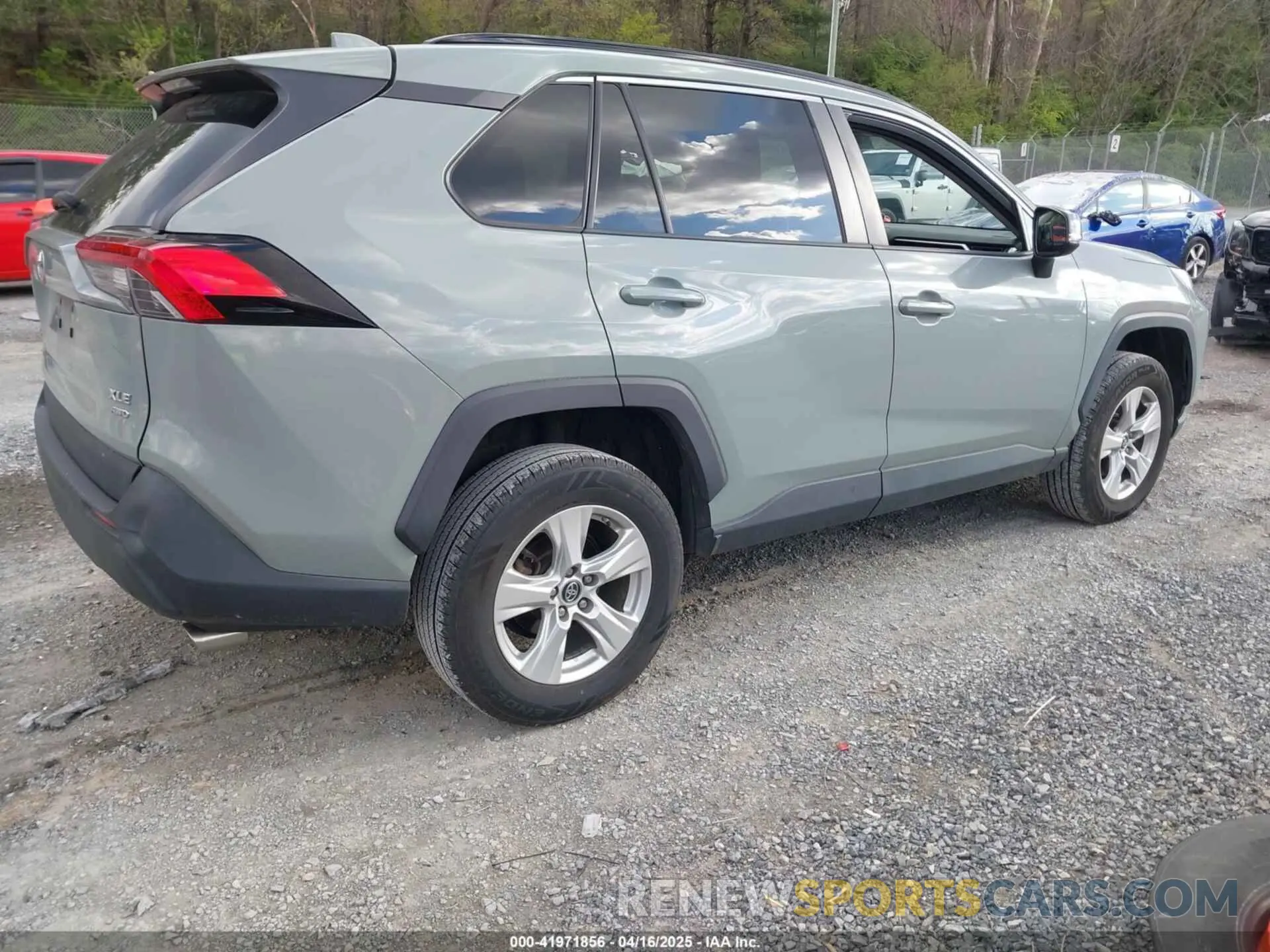4 Photograph of a damaged car 2T3P1RFV0KC014516 TOYOTA RAV4 2019