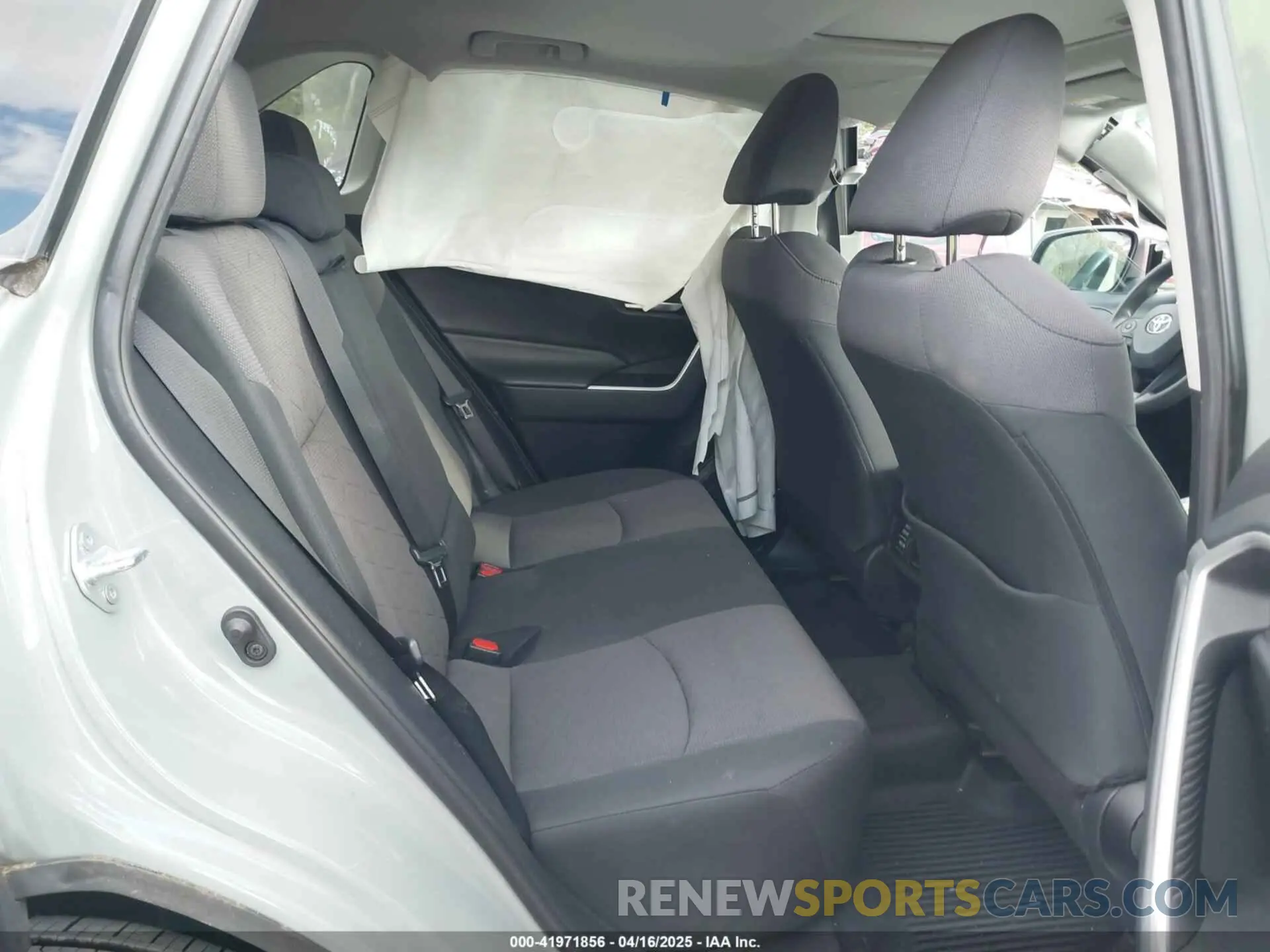 8 Photograph of a damaged car 2T3P1RFV0KC014516 TOYOTA RAV4 2019