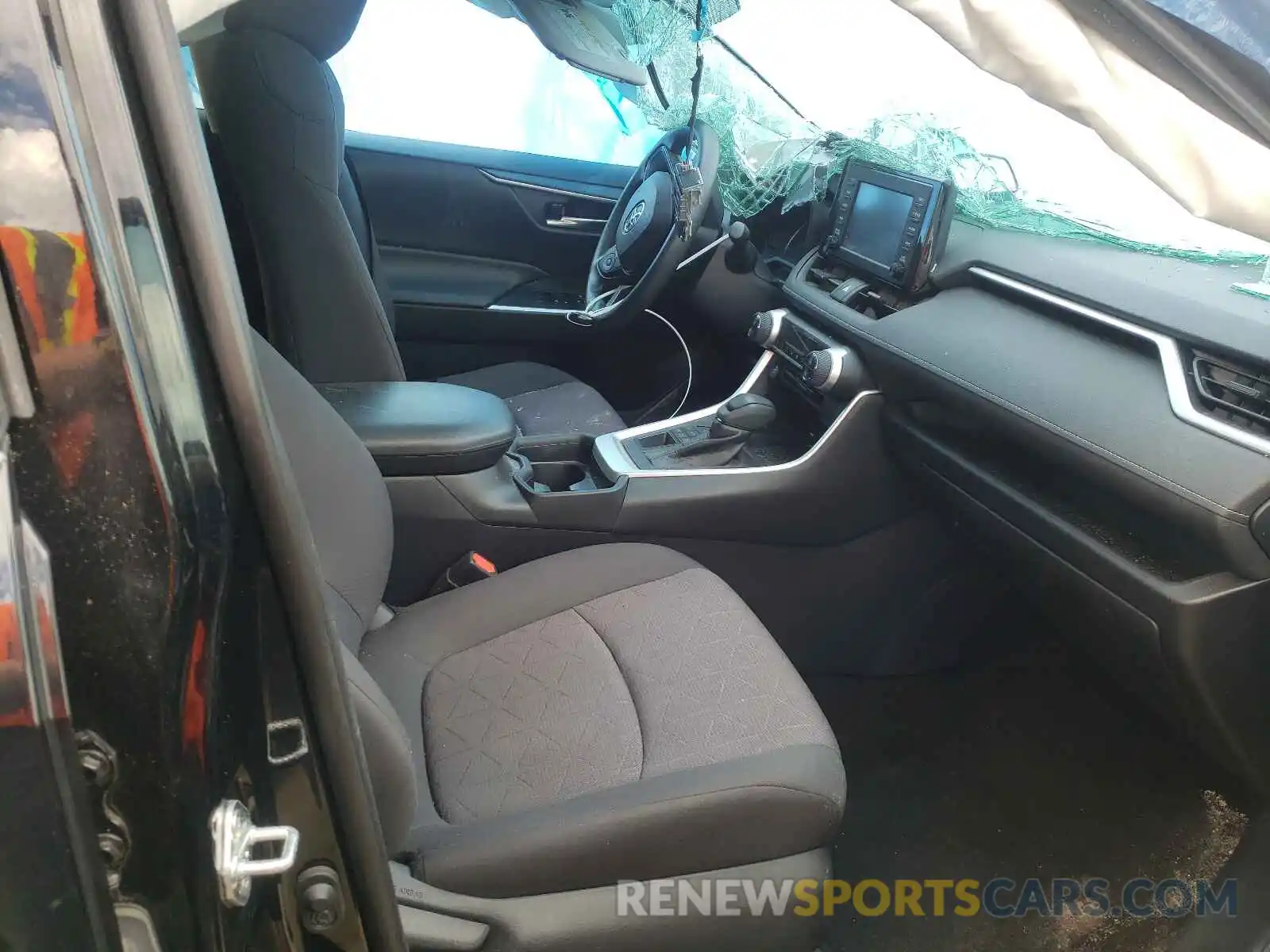 5 Photograph of a damaged car 2T3P1RFV0KC018775 TOYOTA RAV4 2019