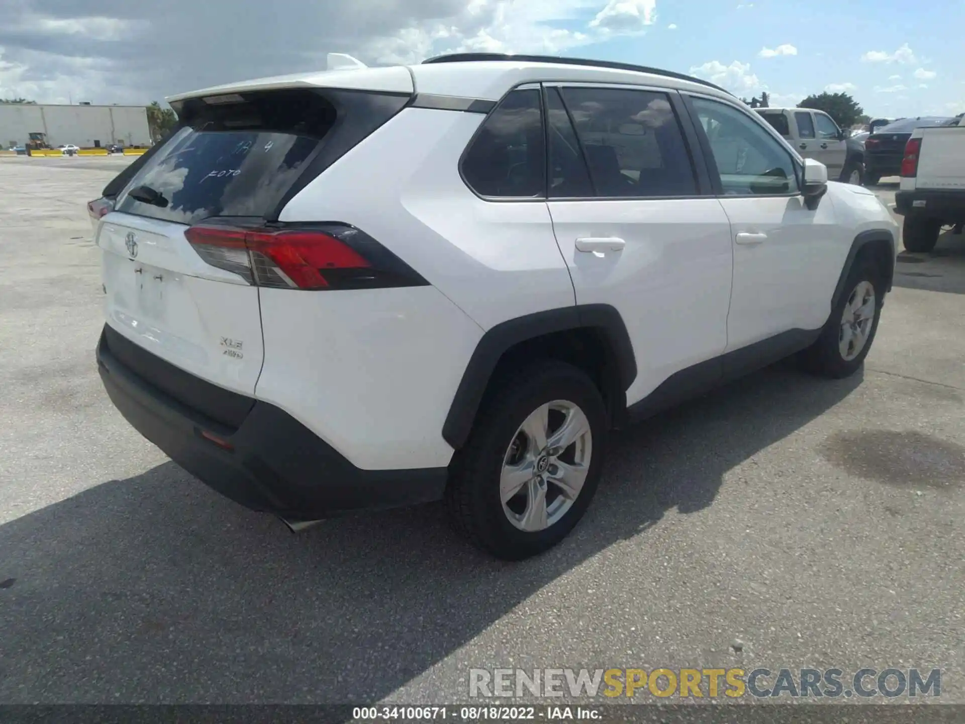 4 Photograph of a damaged car 2T3P1RFV0KC029372 TOYOTA RAV4 2019