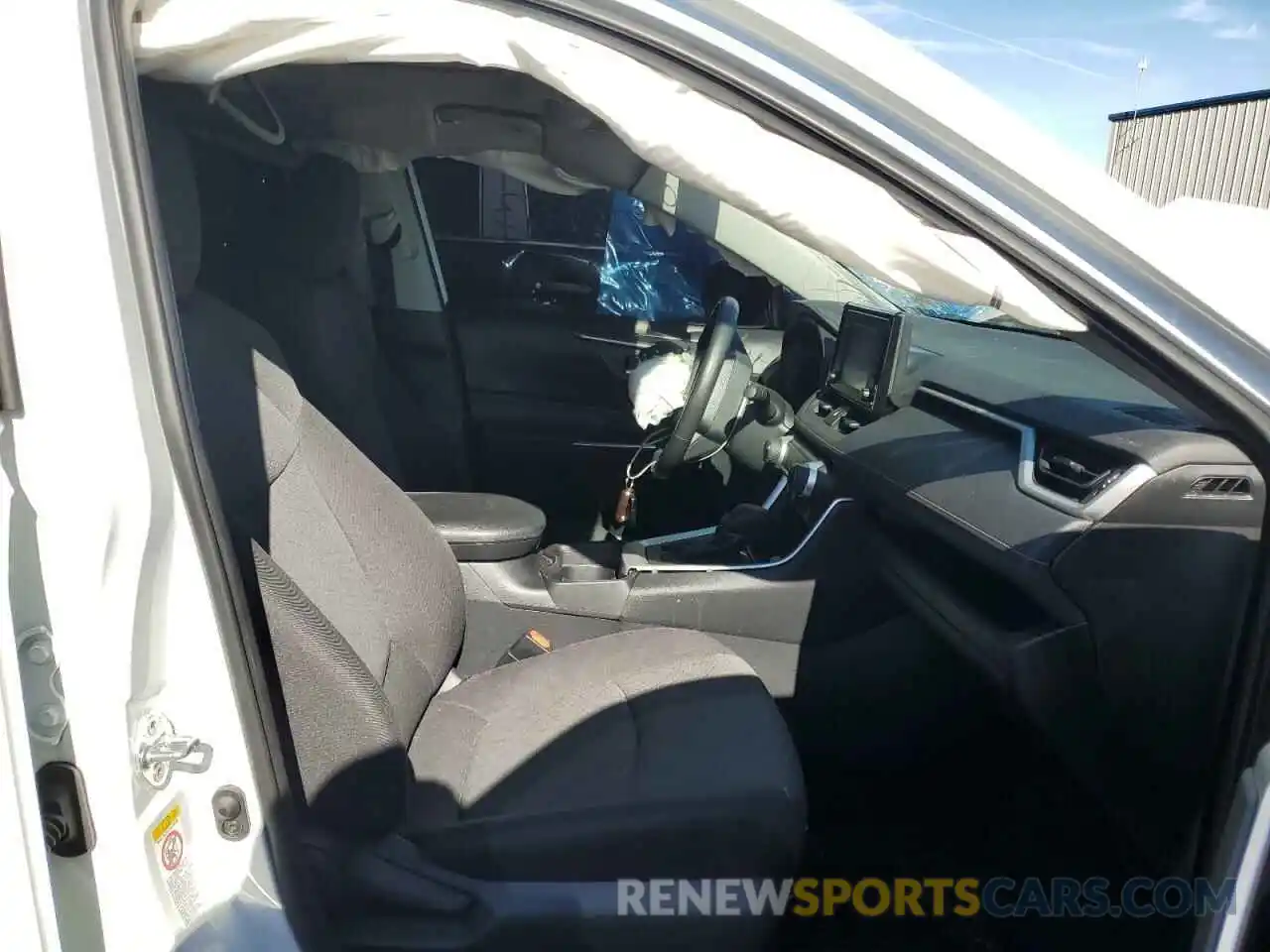 5 Photograph of a damaged car 2T3P1RFV0KW021013 TOYOTA RAV4 2019