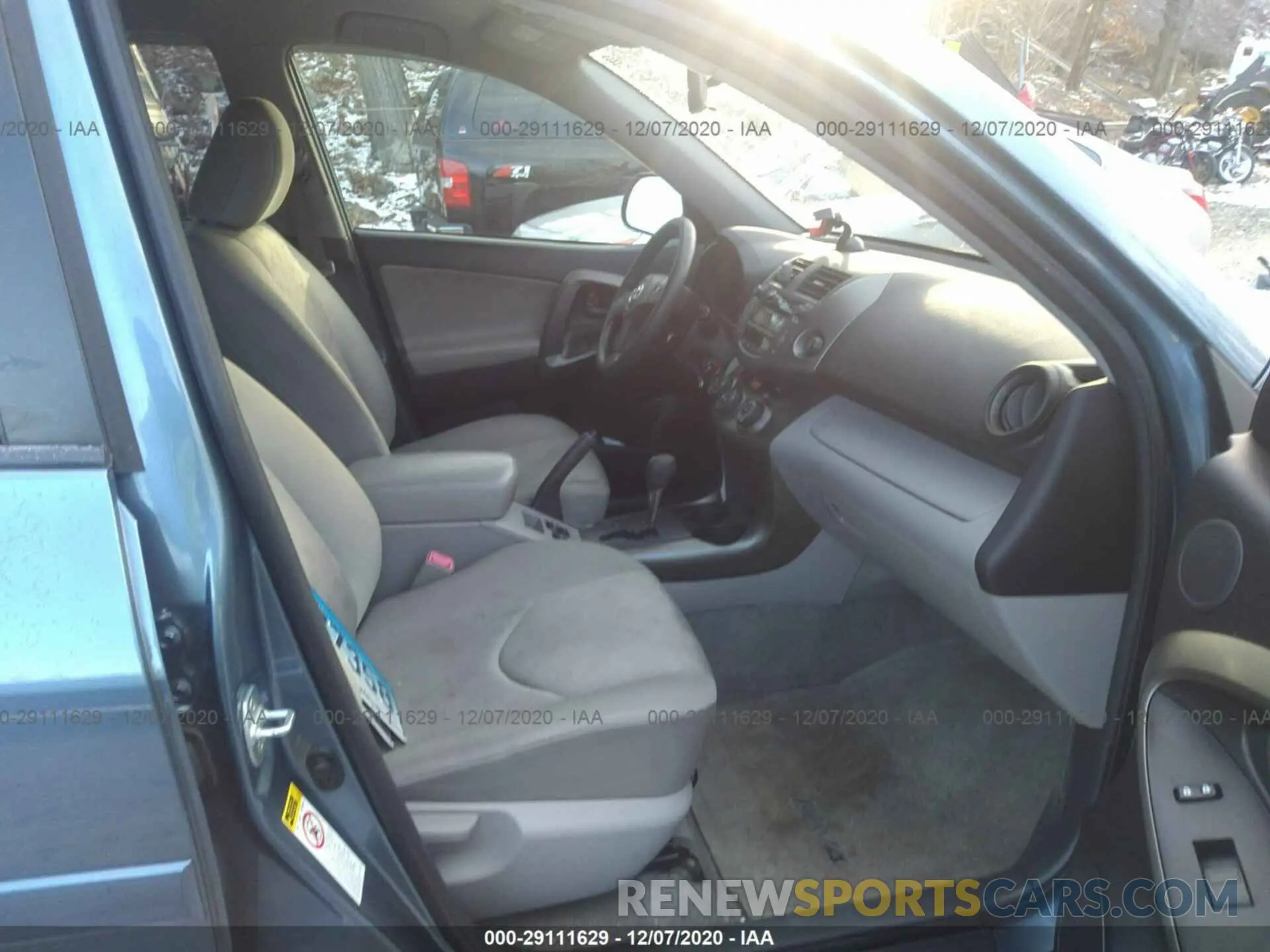 5 Photograph of a damaged car 2T3P1RFV0KW033565 TOYOTA RAV4 2019